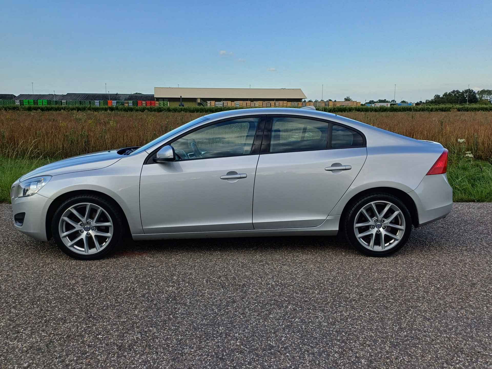 Volvo S60 1.6 T3 Kinetic | NL ! | Dealer onderhouden ! | Clima | Cruise | Navi | Park. hulp achter - 10/47