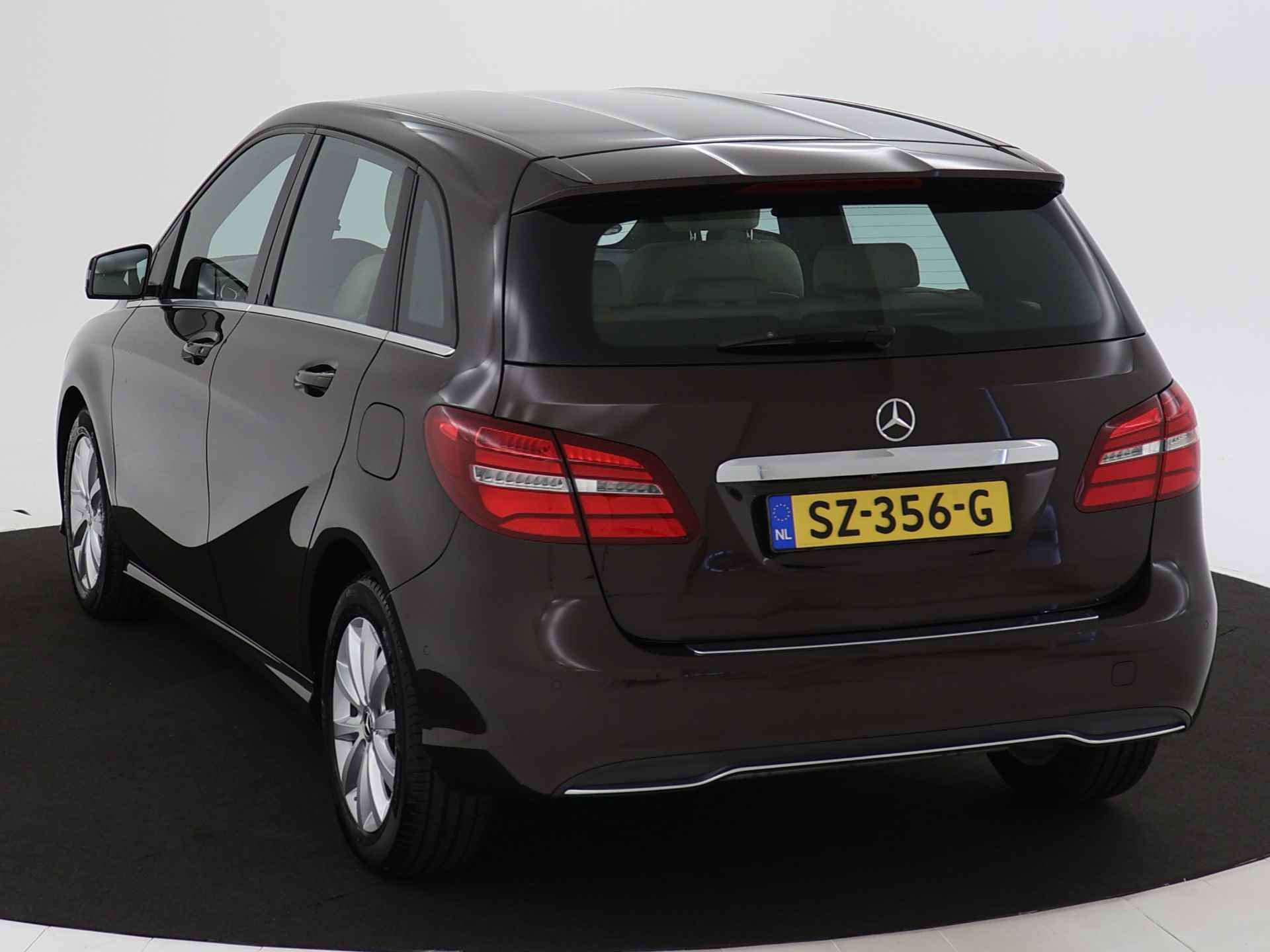 Mercedes-Benz B-Klasse 180 Style automaat | Stoelverwarming | Electr.inklapbare buitenspiegels| Lederlook | LED lights | Climatronic | Parkeersensoren V+A en camera achter | | Navigatie | Bluetooth | - 19/45