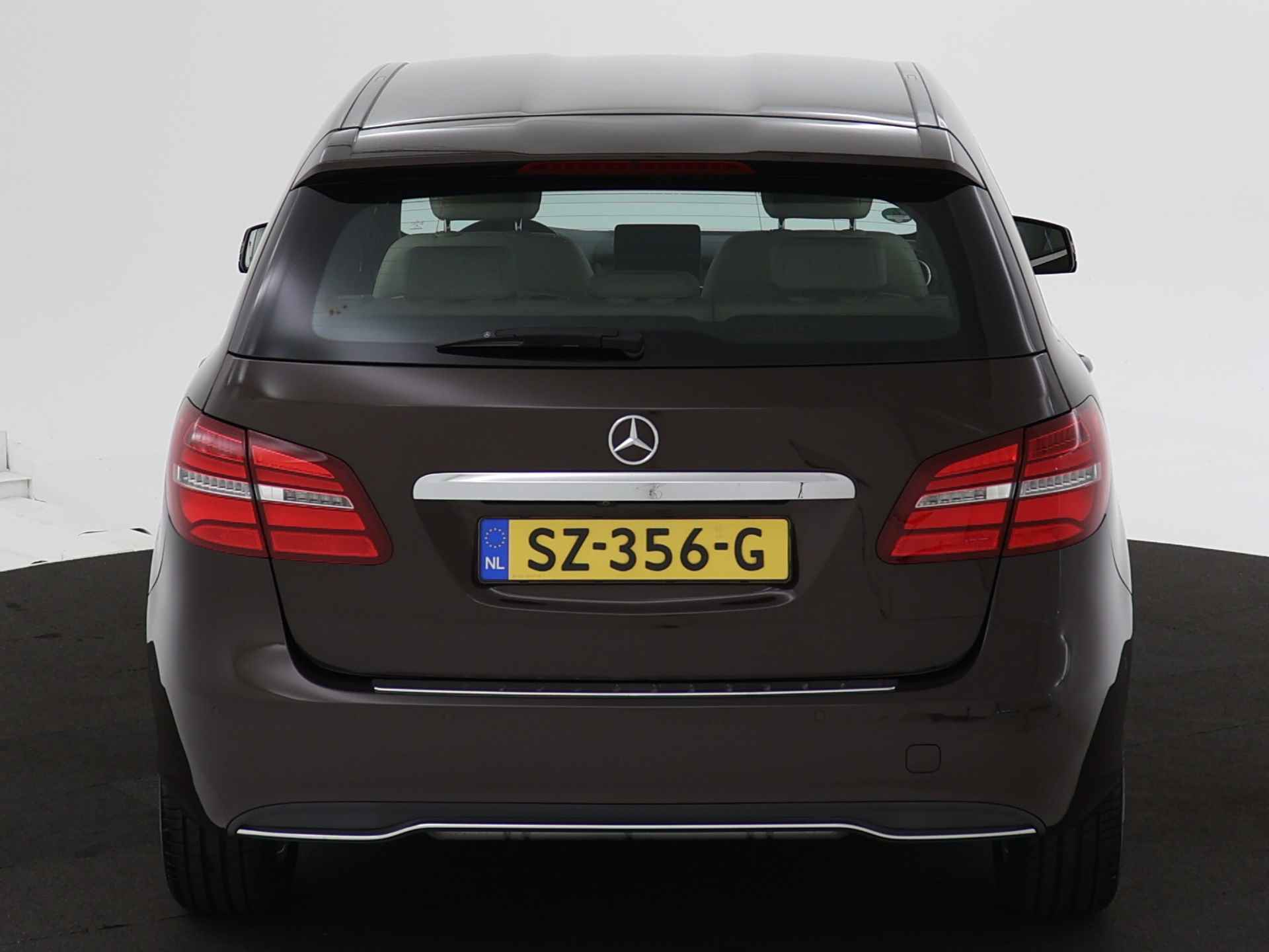 Mercedes-Benz B-Klasse 180 Style automaat | Stoelverwarming | Electr.inklapbare buitenspiegels| Lederlook | LED lights | Climatronic | Parkeersensoren V+A en camera achter | | Navigatie | Bluetooth | - 32/45