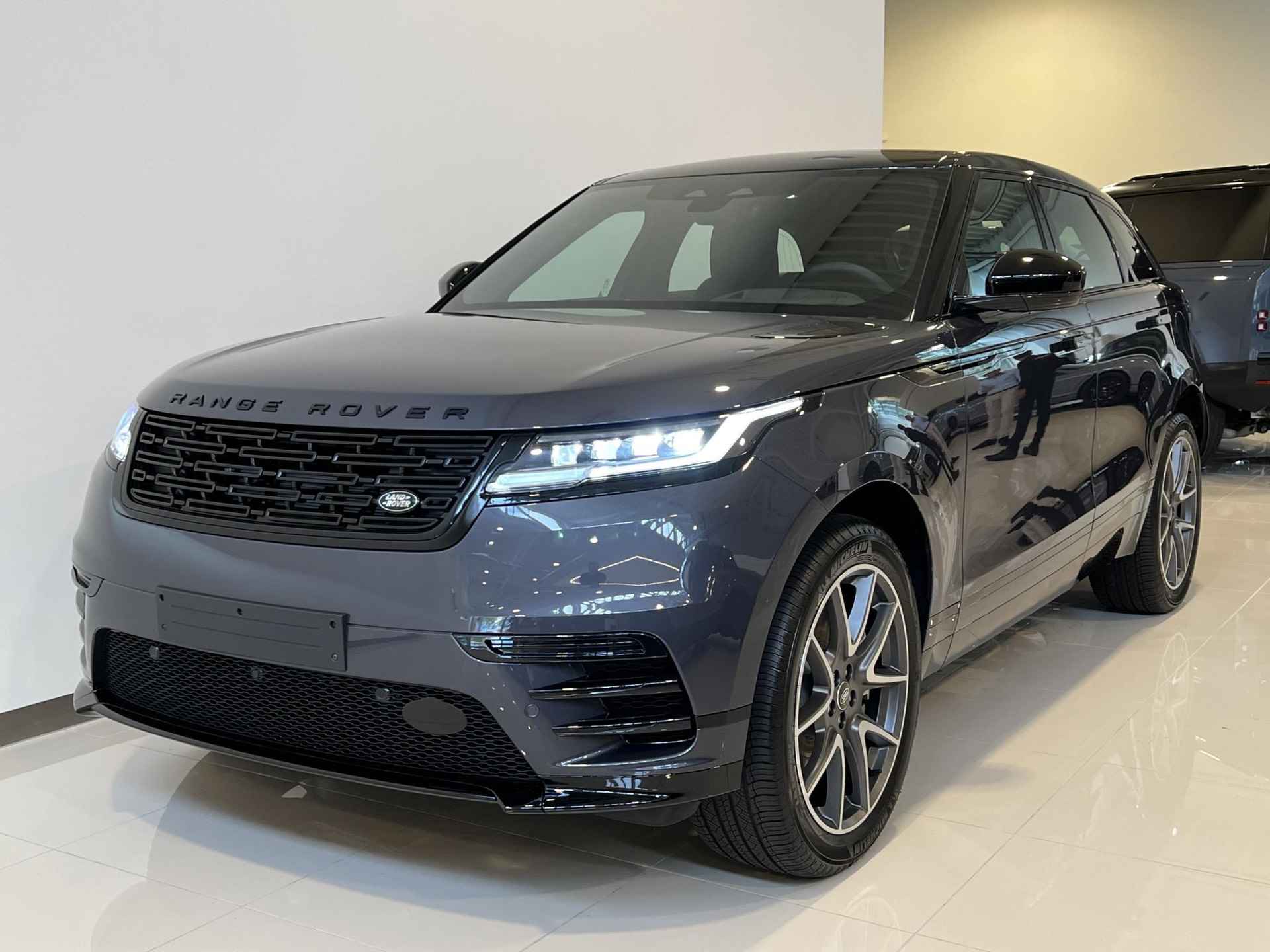 Land Rover Range Rover Velar 2.0 P400e R-Dynamic SE | Schuif/Kanteldak | 21 inch Diamond Turned Velgen - 2/15