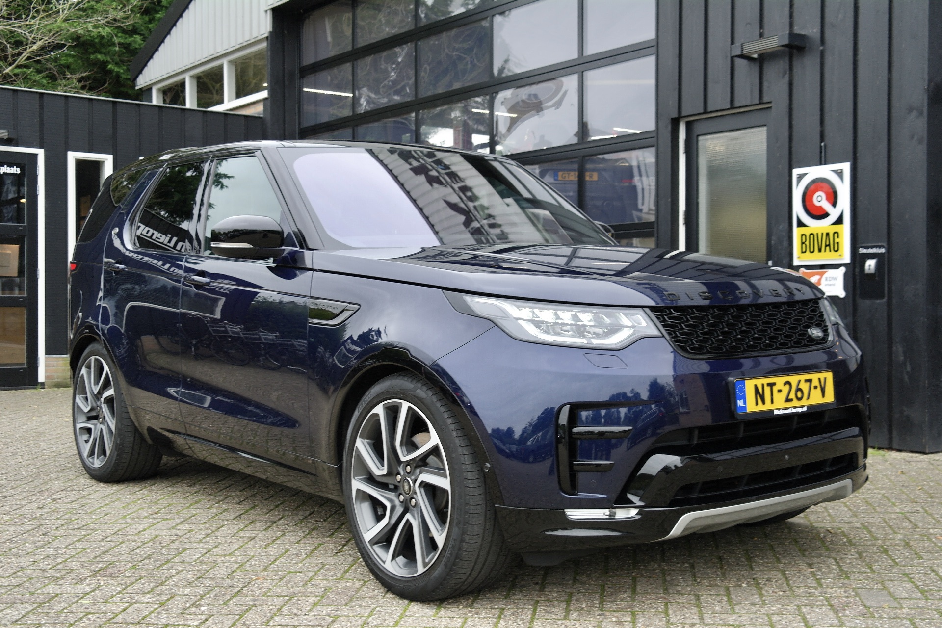Land Rover Discovery 2.0 Sd4 HSE Luxury 7p. / NL-Auto / Adaptive / 22'' / 360 º/Pano / Dealer Onderhouden bij viaBOVAG.nl
