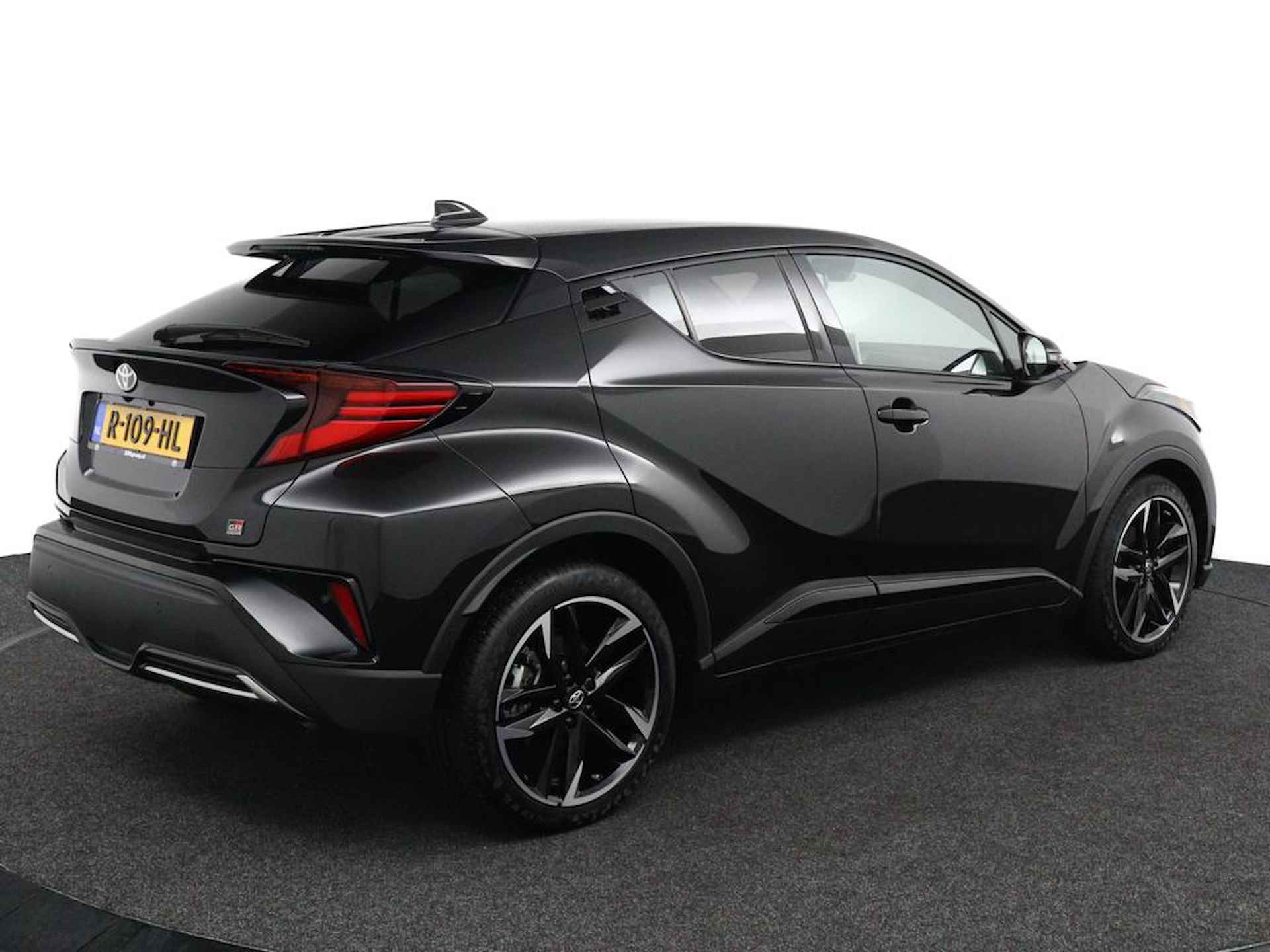 Toyota C-HR 1.8 Hybrid GR-Sport | Origineel NL | 19 Inch Velgen | JBL Audio | Alcantara Sportstoelen | Stoel en Stuurverwarming | Dodehoek Detectie | Elektrisch verstelbare Bestuurdersstoel | - 3/48