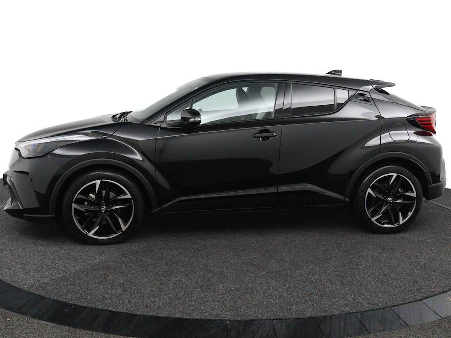 Toyota C-HR 1.8 Hybrid GR-Sport | Origineel NL | 19 Inch Velgen | JBL Audio | Alcantara Sportstoelen | Stoel en Stuurverwarming | Dodehoek Detectie | Elektrisch verstelbare Bestuurdersstoel | - 6/48