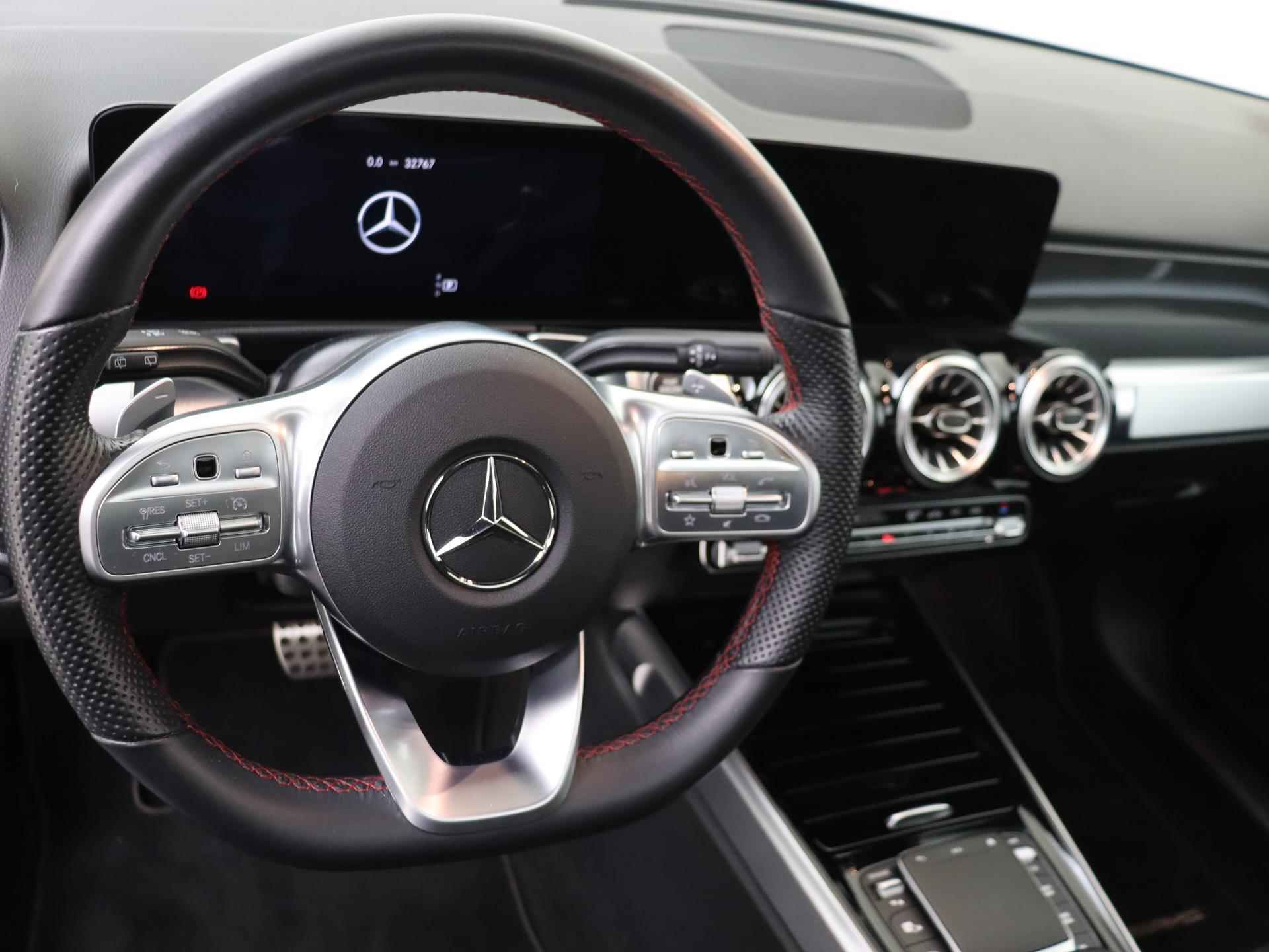 Mercedes-Benz GLB 180 AMG Line / Panorama dak / Keyless Entry / Elek. Achterklep / Sfeerverlichting - 4/34