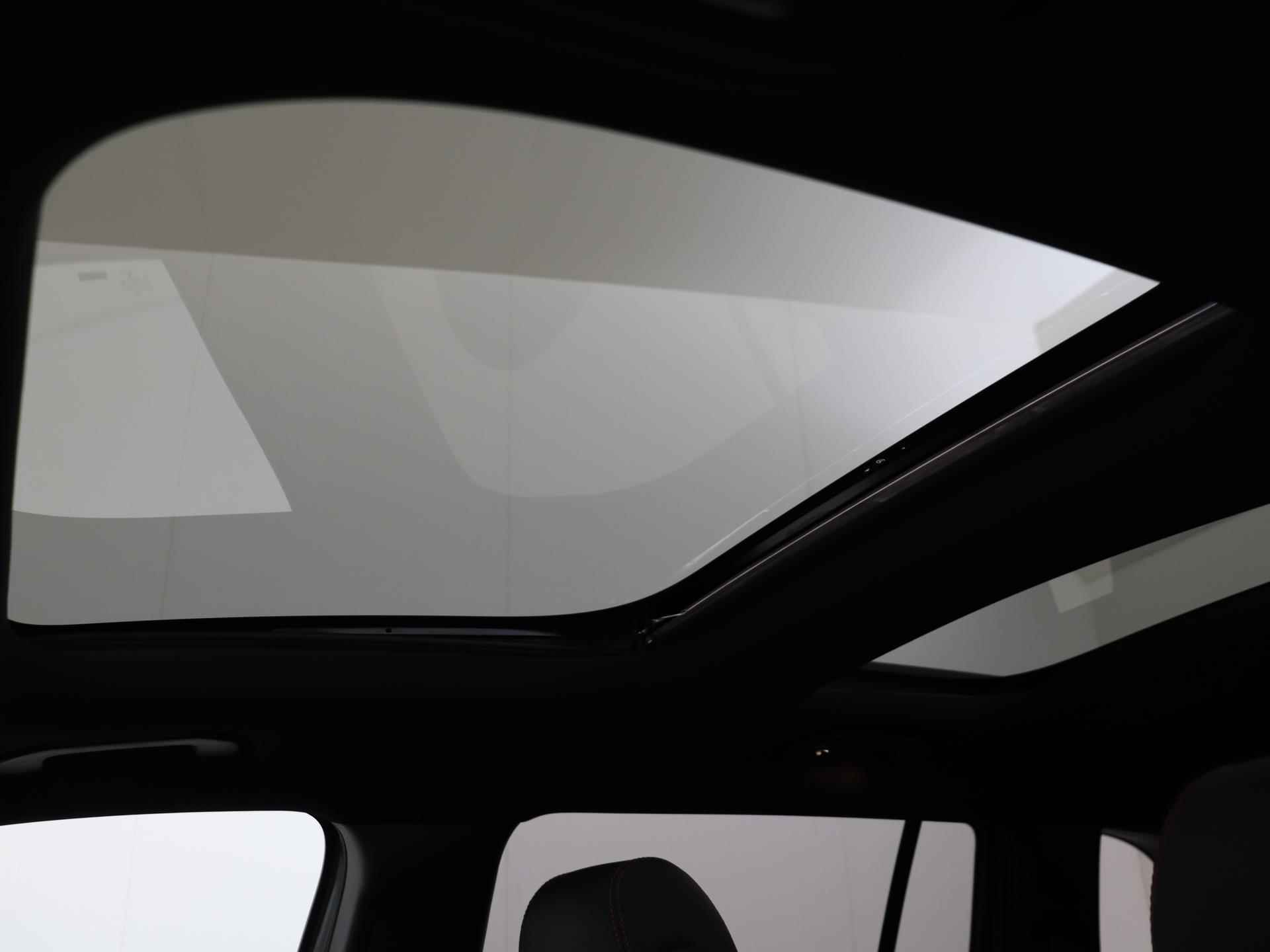 Mercedes-Benz GLB 180 AMG Line / Panorama dak / Keyless Entry / Elek. Achterklep / Sfeerverlichting - 29/34