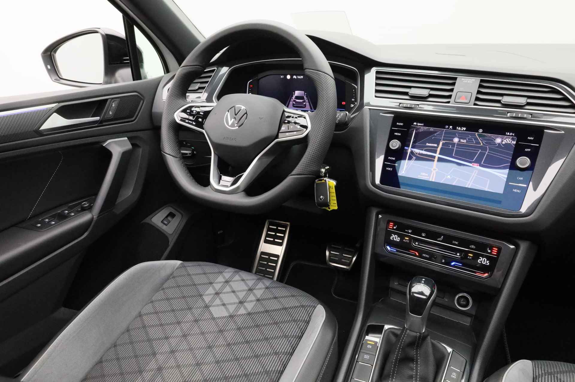 Volkswagen Tiguan 2.0 TDI 150PK DSG 4Motion R-Line Black Style | Pano | Trekhaak | DCC | Standkachel | HUD | 20 inch | IQ Light | ACC | Camera - 28/46