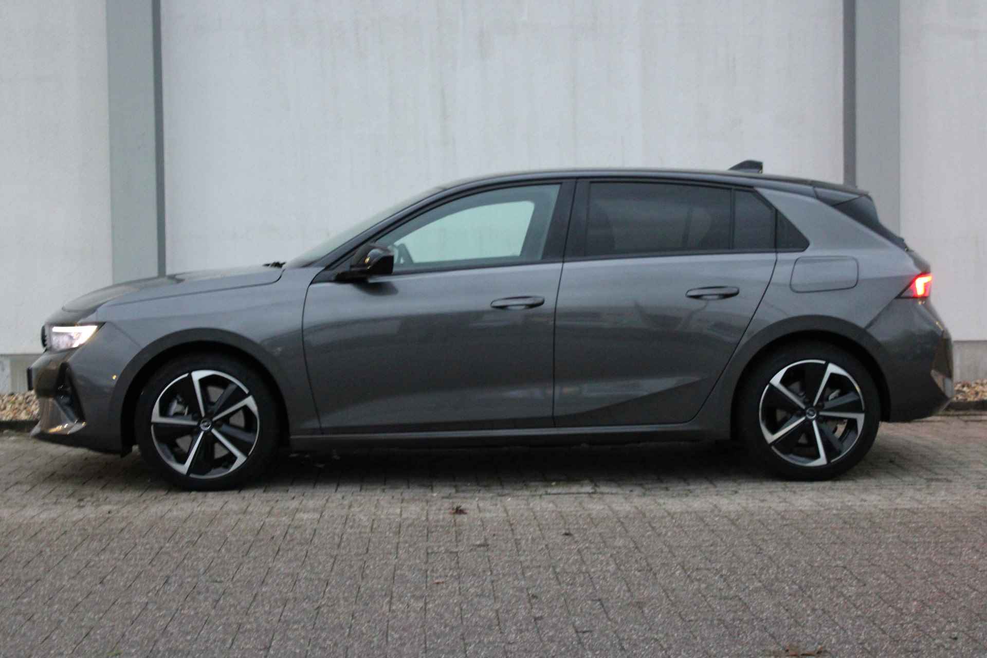 Opel Astra 1.6 Turbo Plug In Hybrid GS / Navigatie / 360 Camera / AGR / Park Pilot / Winterpakket / Keyless/ LED ECC / 17'' LMV / "Vraag een vrijblijvende offerte aan!" - 3/34