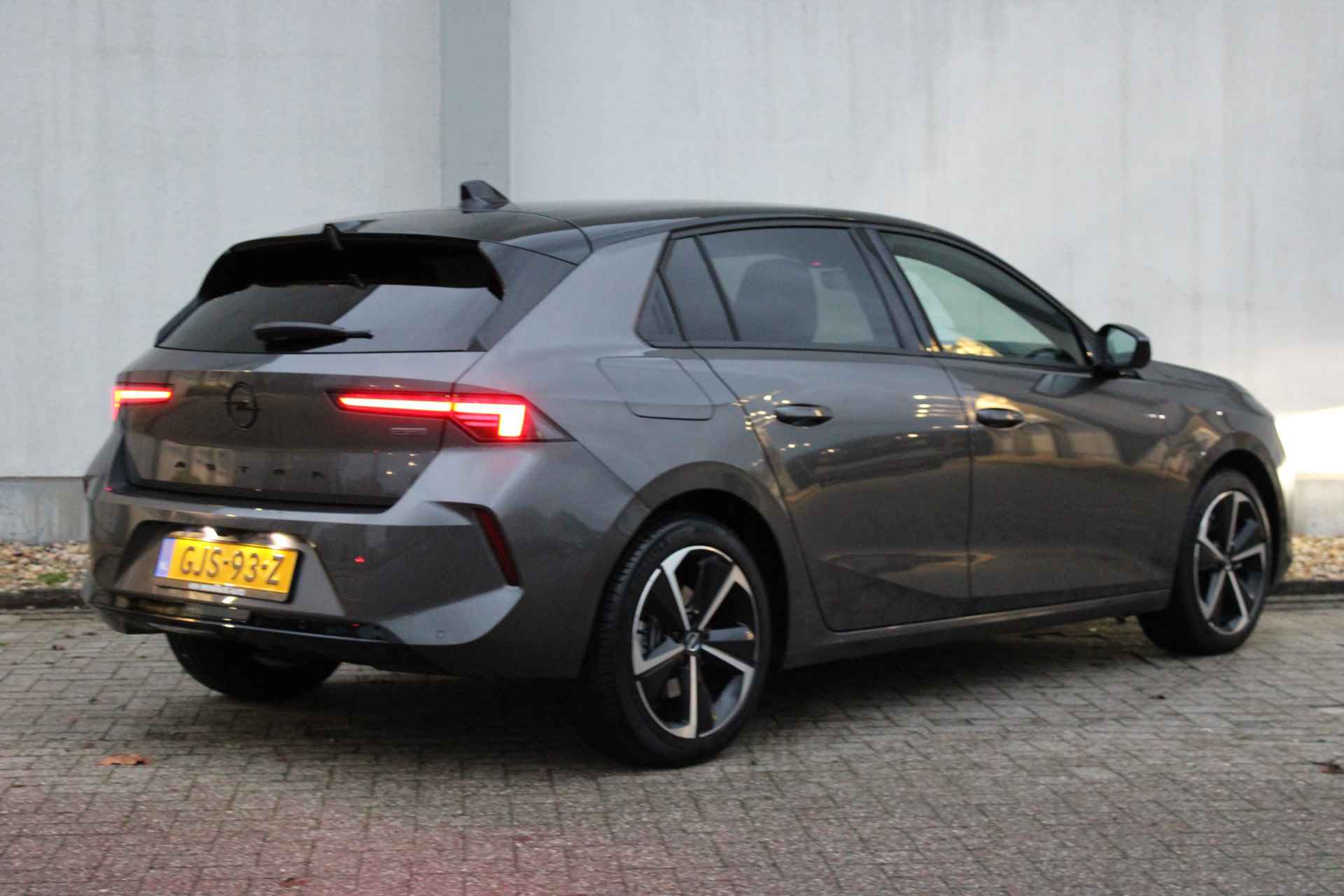 Opel Astra 1.6 Turbo Plug In Hybrid GS / Navigatie / 360 Camera / AGR / Park Pilot / Winterpakket / Keyless/ LED ECC / 17'' LMV / "Vraag een vrijblijvende offerte aan!" - 4/34