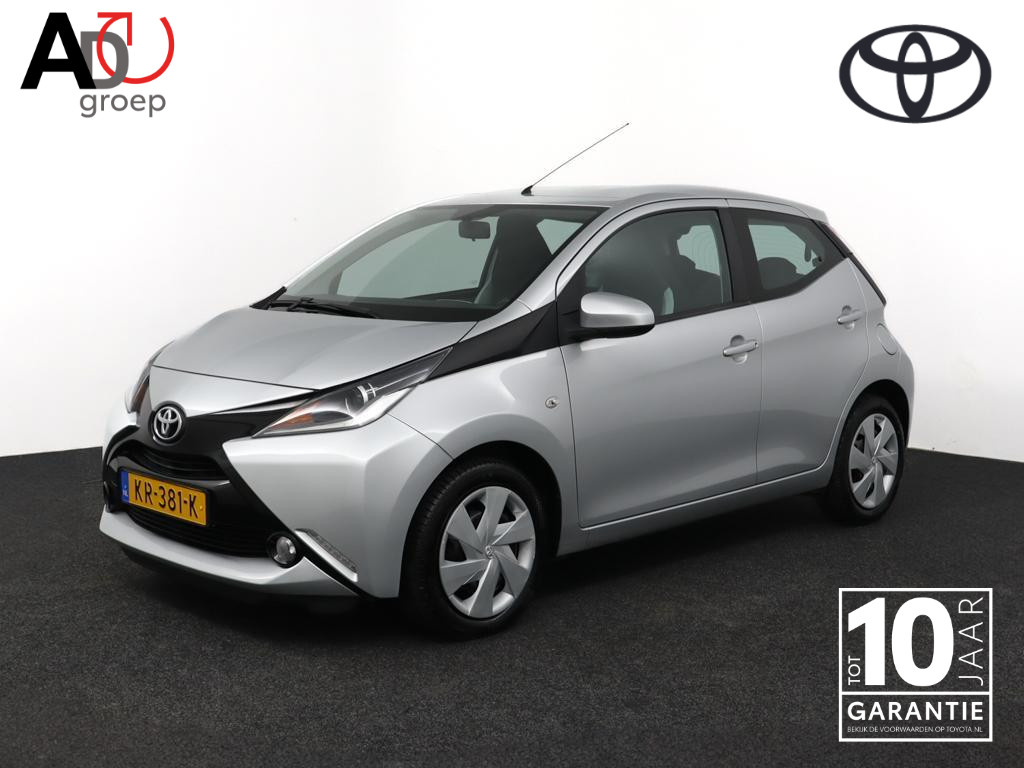 Toyota Aygo 1.0 VVT-i x-play | Airco | Centrale vergrendeling | Bluetooth | Achteruitrijcamera |