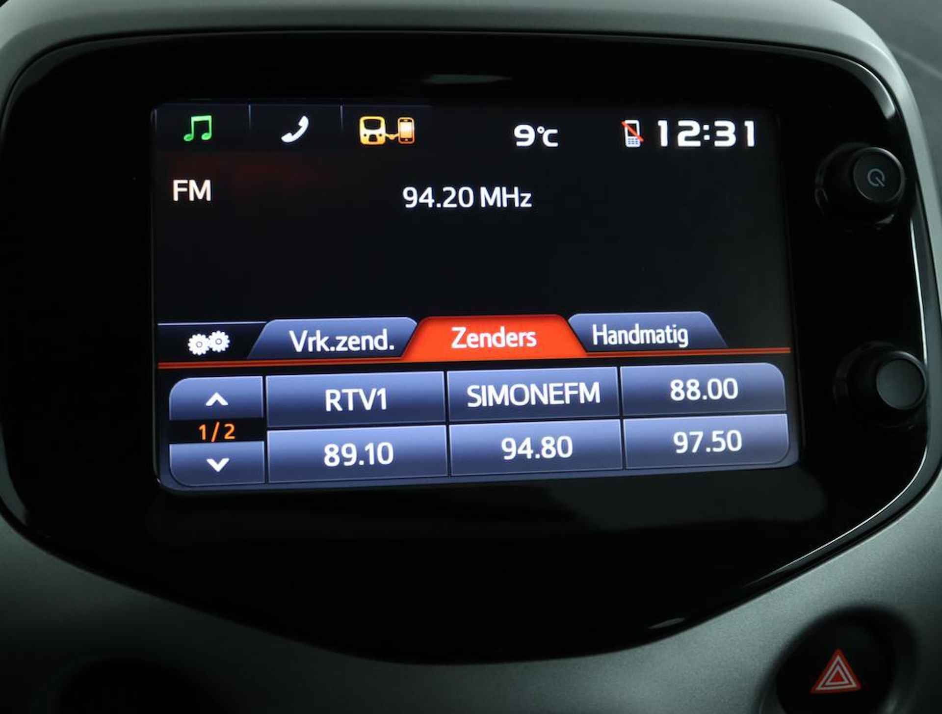 Toyota Aygo 1.0 VVT-i x-play | Airco | Centrale vergrendeling | Bluetooth | Achteruitrijcamera | - 9/49