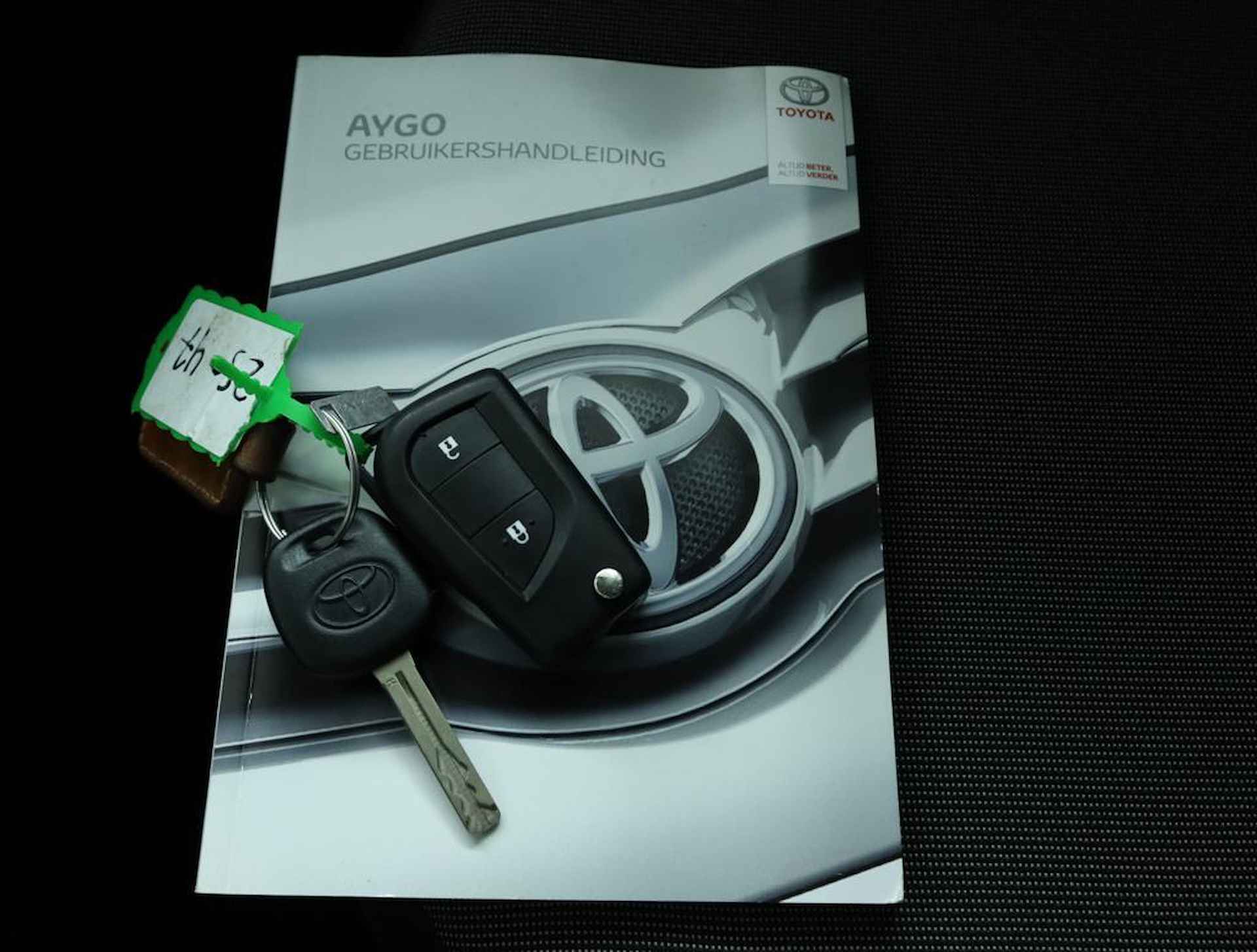 Toyota Aygo 1.0 VVT-i x-play | Airco | Centrale vergrendeling | Bluetooth | Achteruitrijcamera | - 11/49