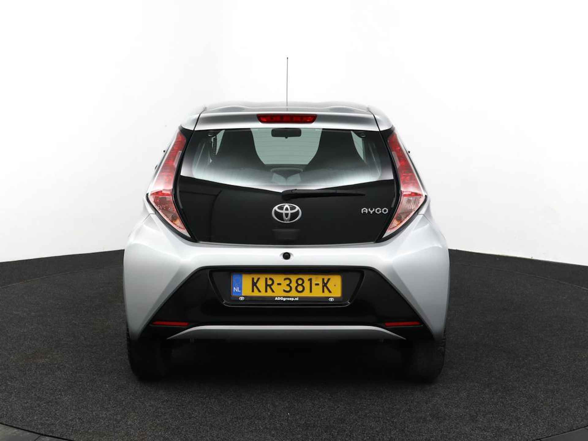 Toyota Aygo 1.0 VVT-i x-play | Airco | Centrale vergrendeling | Bluetooth | Achteruitrijcamera | - 34/49