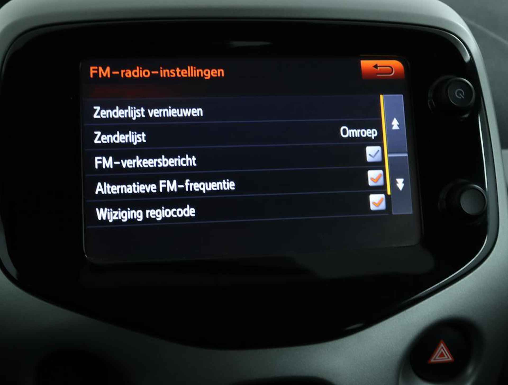 Toyota Aygo 1.0 VVT-i x-play | Airco | Centrale vergrendeling | Bluetooth | Achteruitrijcamera | - 47/49