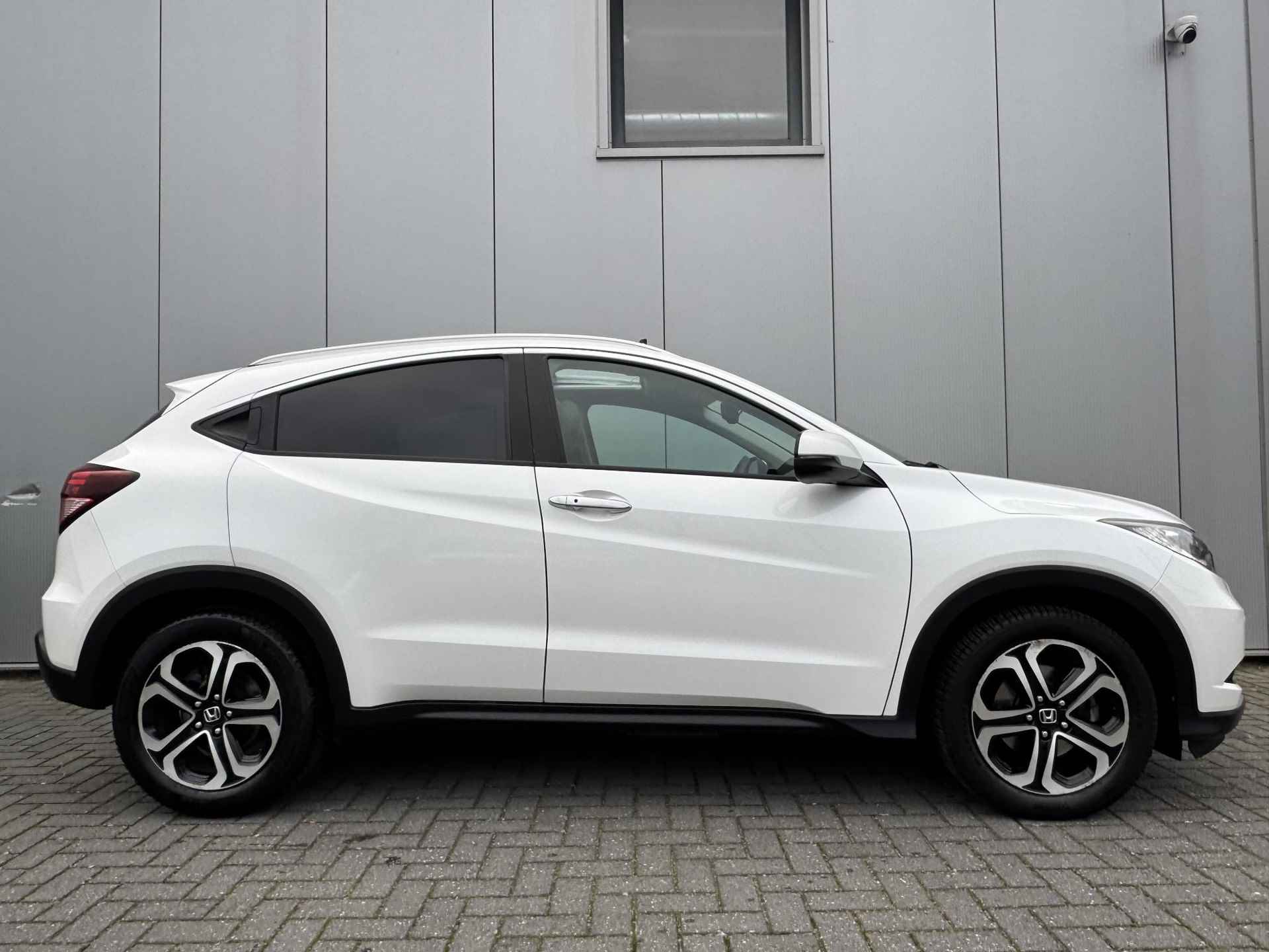 Honda HR-V 1.5 i-VTEC Executive / 1e eig / Dealeronderhouden / Pano dak / Navigatie / - 7/36