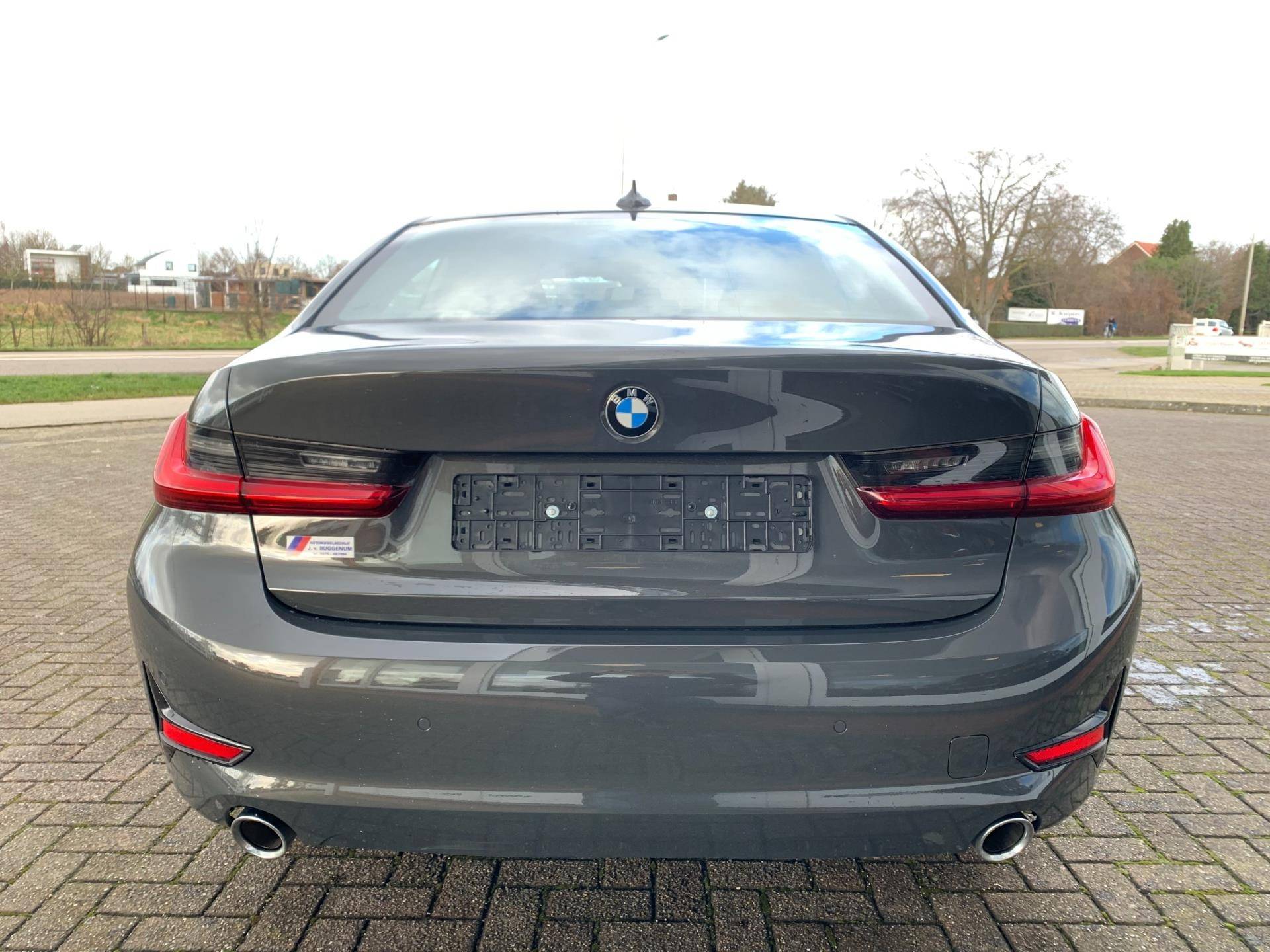 BMW 3-serie 320i Sedan - Aut. - 6.885 KM - Nieuwstaat - 6/21