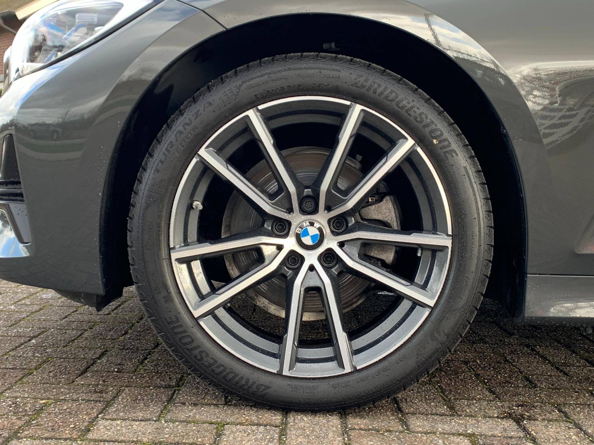 BMW 3-serie 320i Sedan - Aut. - 6.885 KM - Nieuwstaat - 7/21
