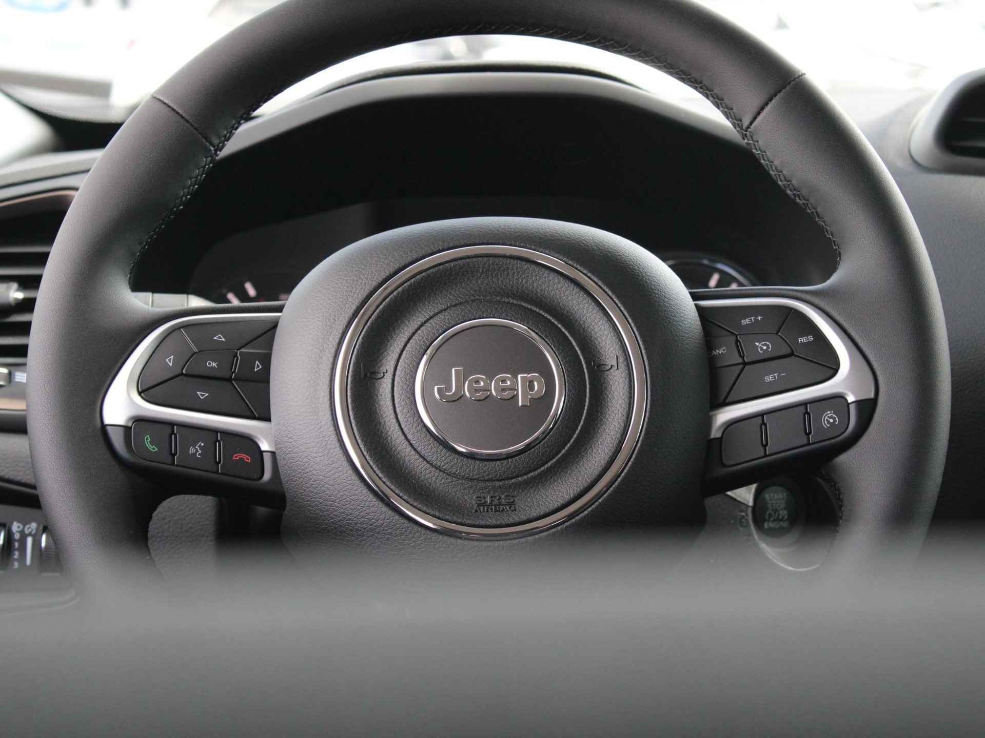 Jeep Renegade 4xe 240 Plug-in Hybrid Electric New Upland | Clima | Apple Carplay | Adapt. Cruise | Dakrails | Priv. Glass | LED | Navi | 17" | PDC | Sting Grey - 24/34