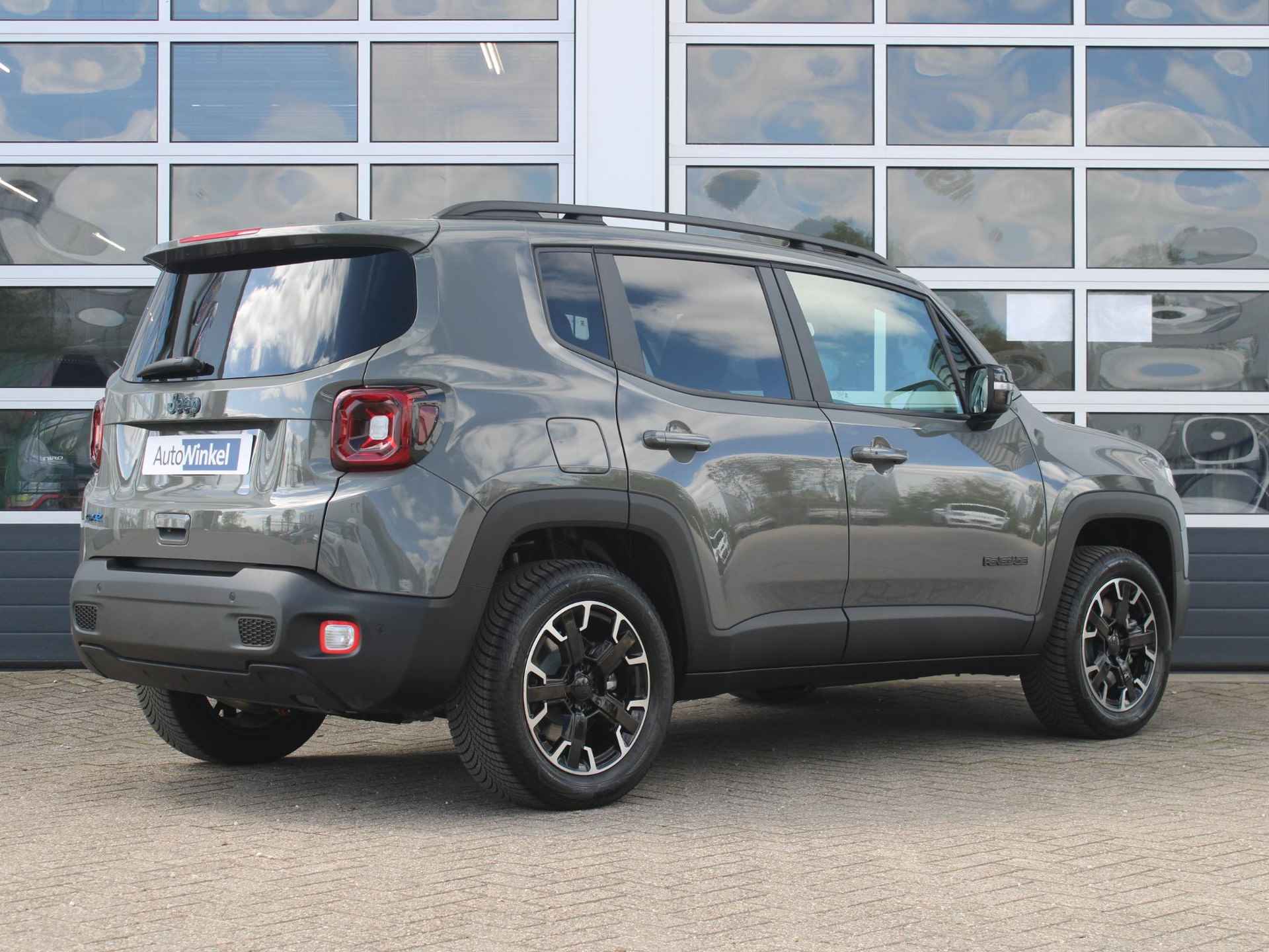 Jeep Renegade 4xe 240 Plug-in Hybrid Electric New Upland | Clima | Apple Carplay | Adapt. Cruise | Dakrails | Priv. Glass | LED | Navi | 17" | PDC | Sting Grey - 26/34