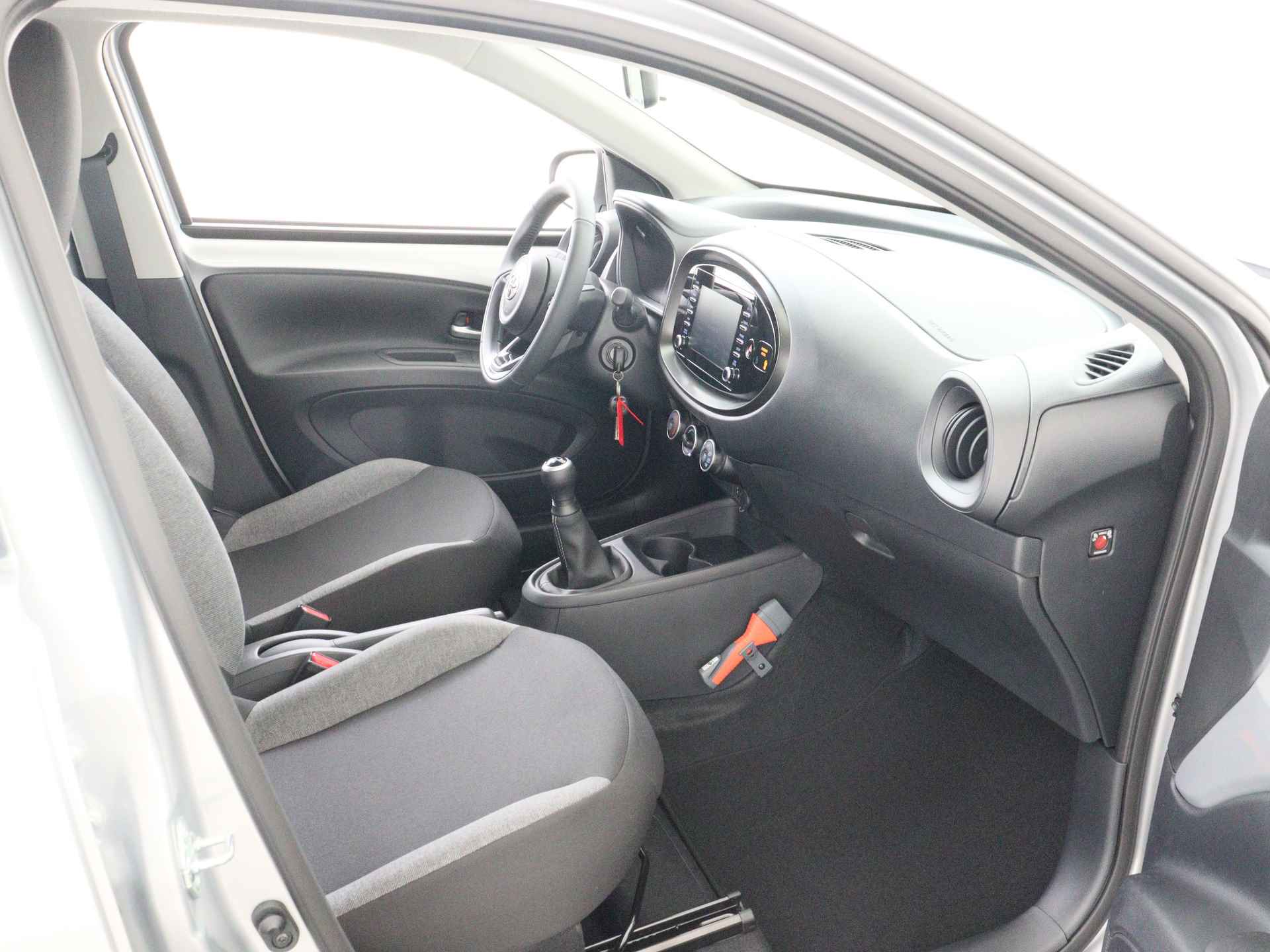 Toyota Aygo X 1.0 VVT-i MT play *demo | Airco | Camera | Cruise Control/Adaptive | Apple CarPlay/Android Auto | - 23/33