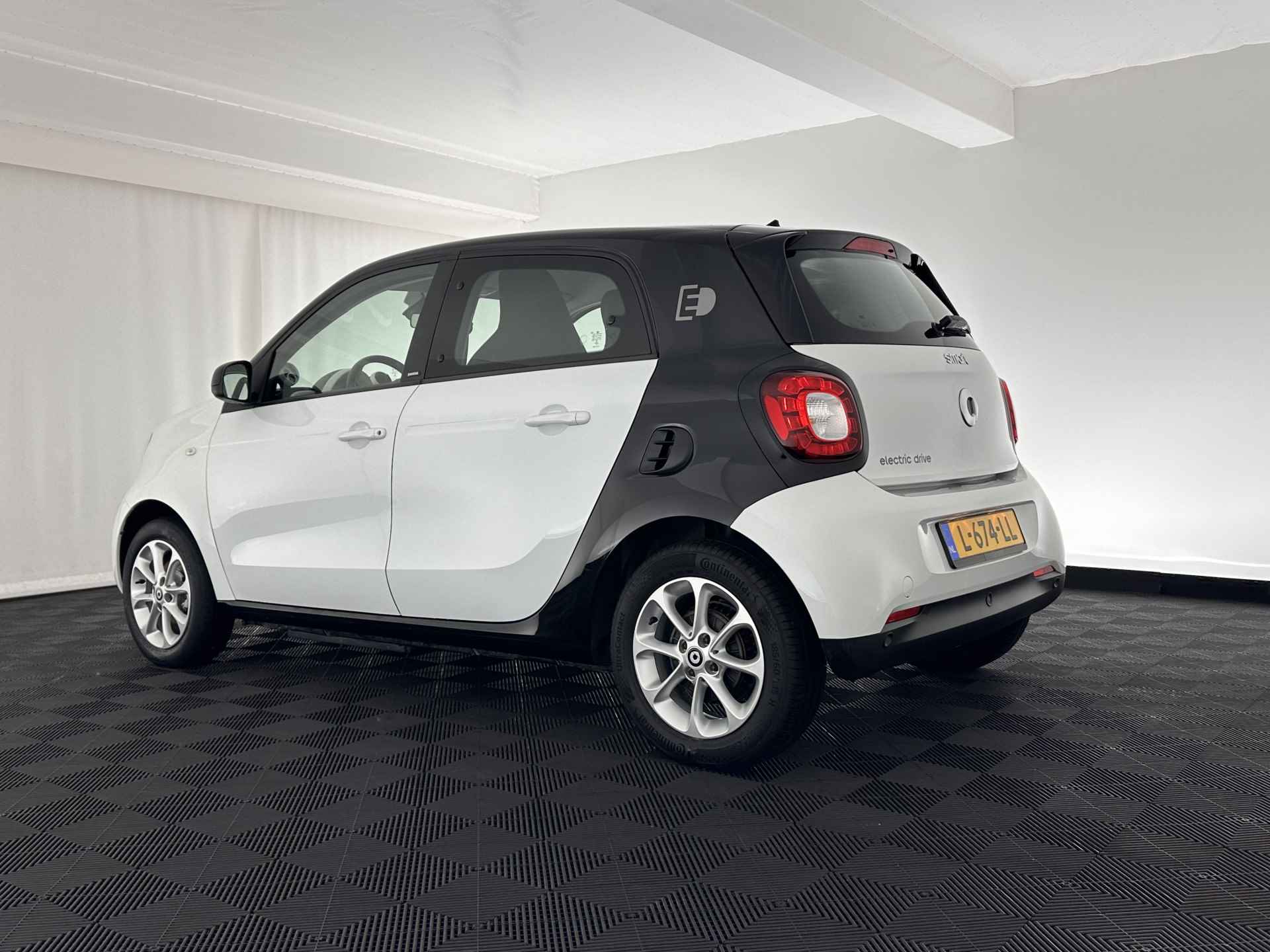 Smart Forfour Electric Drive Prime 18 kWh Aut. *AIRCO | CRUISE | PDC | COMFORT-SEATS | HEATED-SEATS | 15''ALU* - 4/29