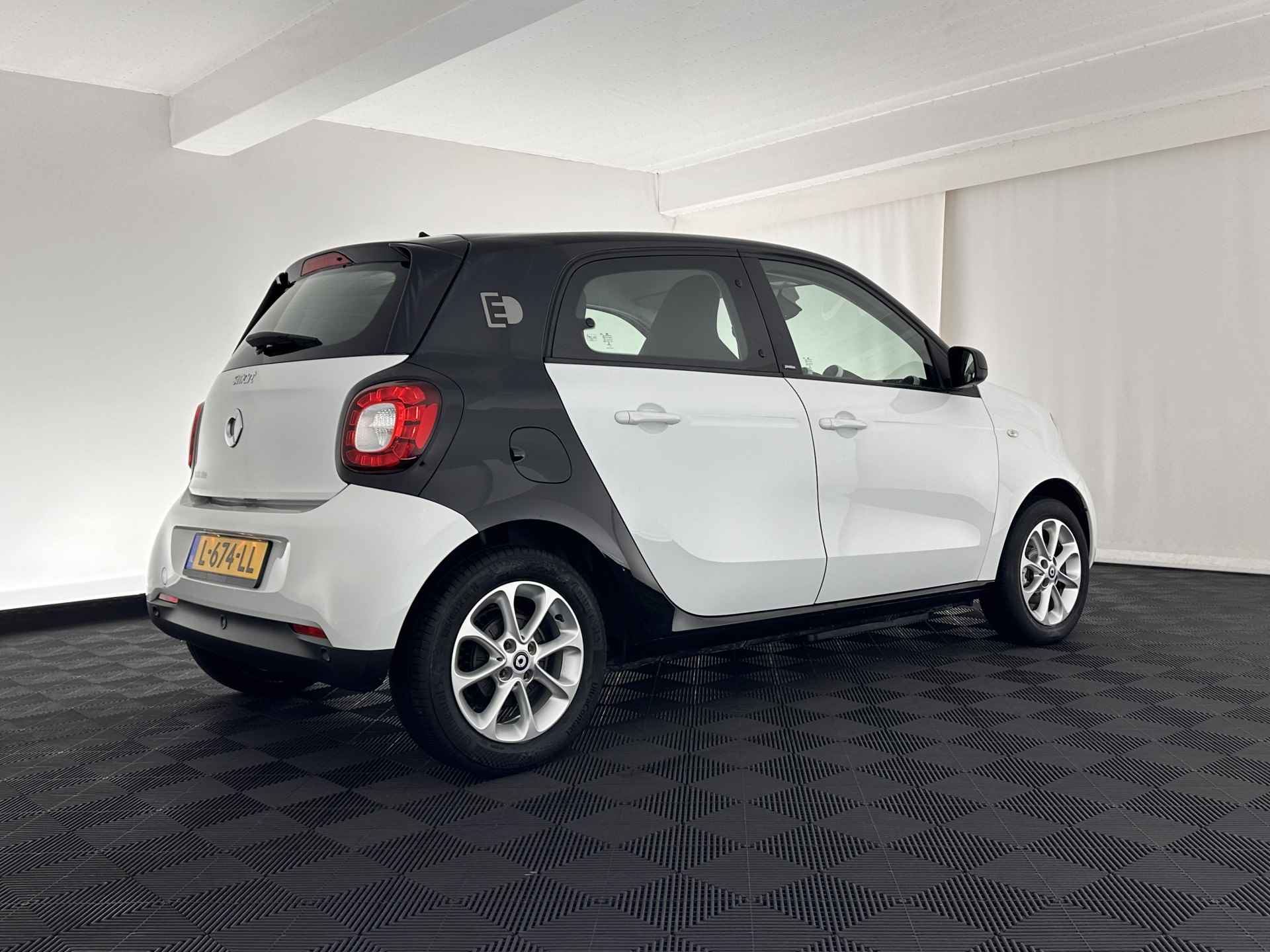 Smart Forfour Electric Drive Prime 18 kWh Aut. *AIRCO | CRUISE | PDC | COMFORT-SEATS | HEATED-SEATS | 15''ALU* - 6/29