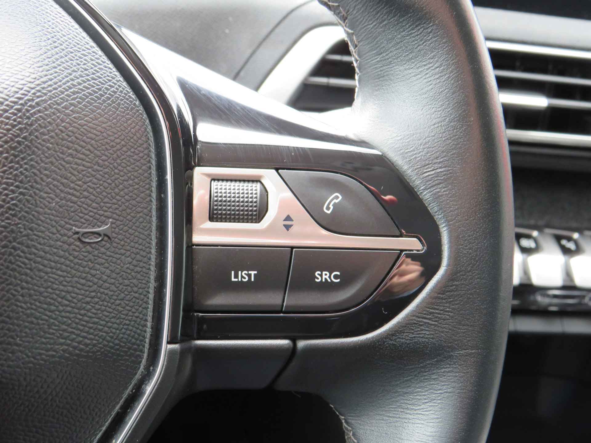 Peugeot 5008 1.2 PureTech Allure 7-Persoons | Clima-Airco | Navigatie | Trekhaak | Incl. BOVAG Garantie | Bluetooth | Keyless Entry | - 29/42
