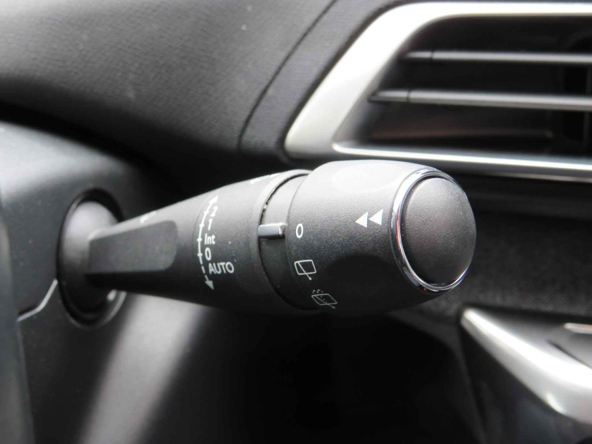 Peugeot 5008 1.2 PureTech Allure 7-Persoons | Clima-Airco | Navigatie | Trekhaak | Incl. BOVAG Garantie | Bluetooth | Keyless Entry | - 32/42