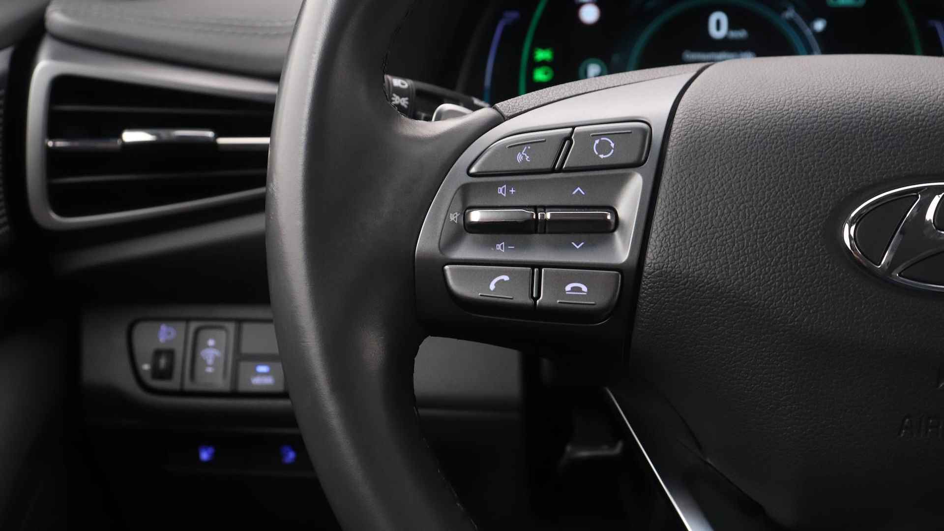 Hyundai IONIQ Comfort EV | Rijklaarprijs! | € 2.000,= Subsidie! | Nieuwe model met 311km WLPT! 38.3 kWh | Adaptive Cruise Control | Navigatie | Inclusief 36 mnd Garantie! | - 25/38