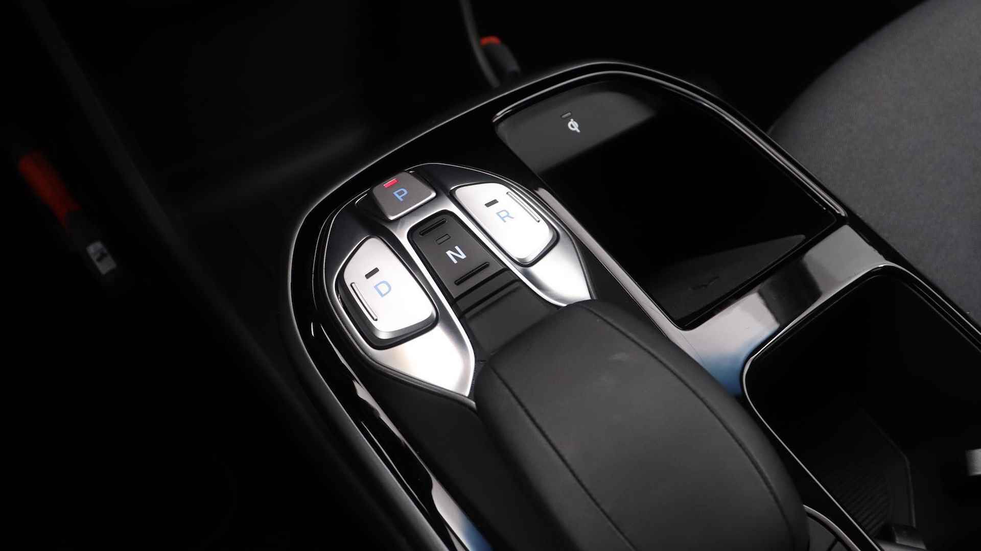 Hyundai IONIQ Comfort EV | Rijklaarprijs! | € 2.000,= Subsidie! | Nieuwe model met 311km WLPT! 38.3 kWh | Adaptive Cruise Control | Navigatie | Inclusief 36 mnd Garantie! | - 35/38