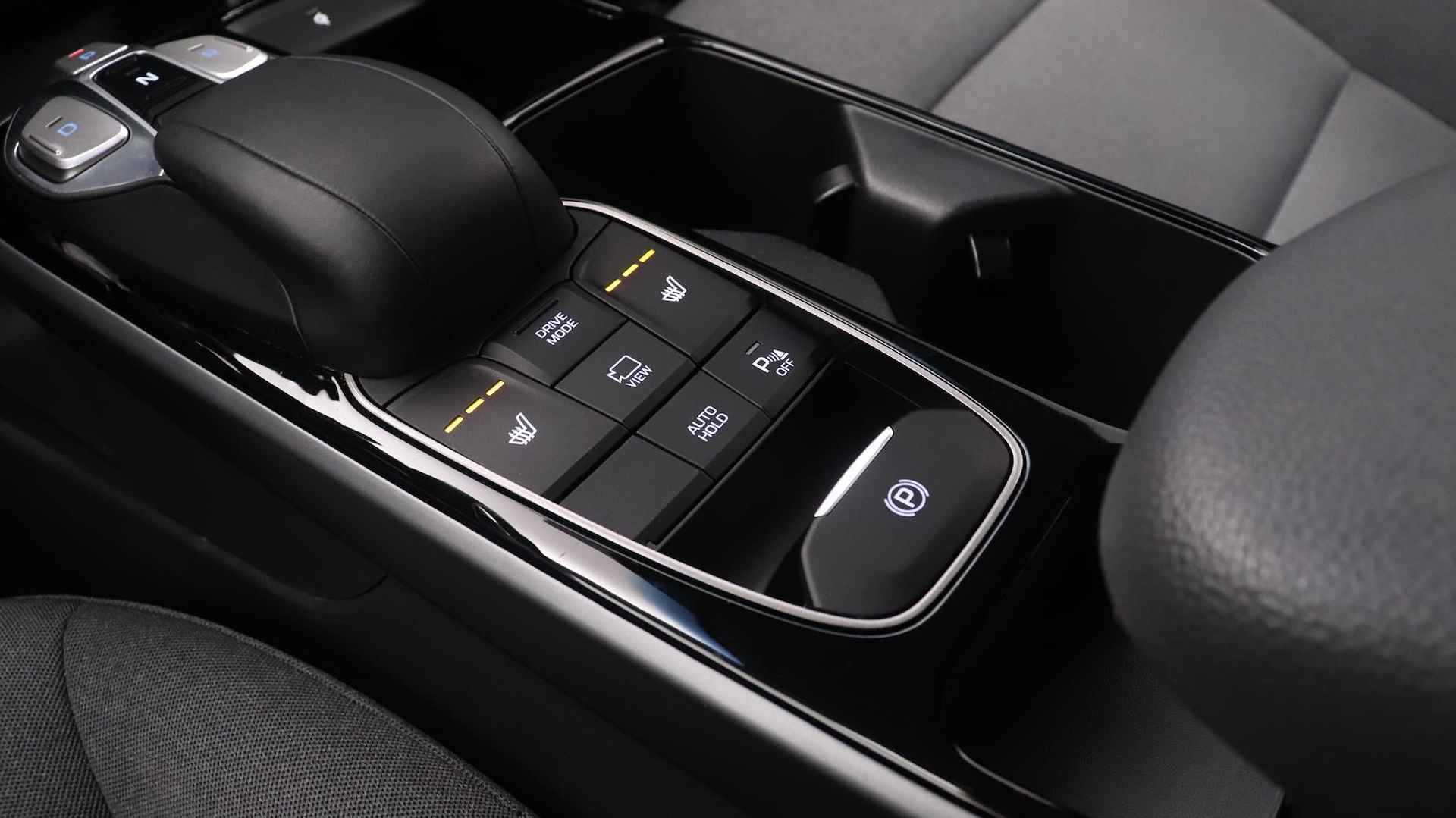 Hyundai IONIQ Comfort EV | Rijklaarprijs! | € 2.000,= Subsidie! | Nieuwe model met 311km WLPT! 38.3 kWh | Adaptive Cruise Control | Navigatie | Inclusief 36 mnd Garantie! | - 36/38