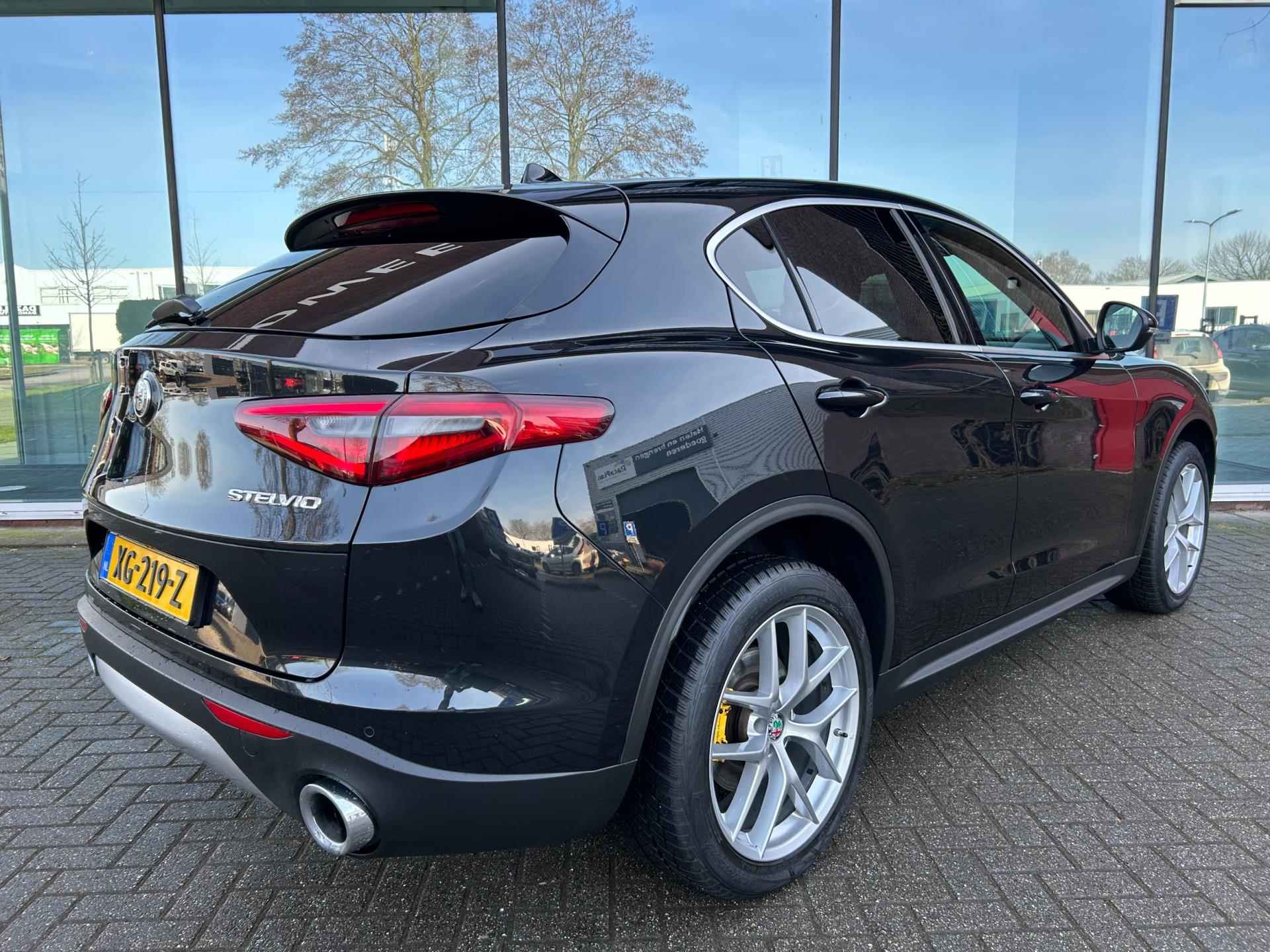 Alfa Romeo Stelvio 2.0 T AWD First Edition - Automaat - Leder - Navi - Org.NL - 13/37