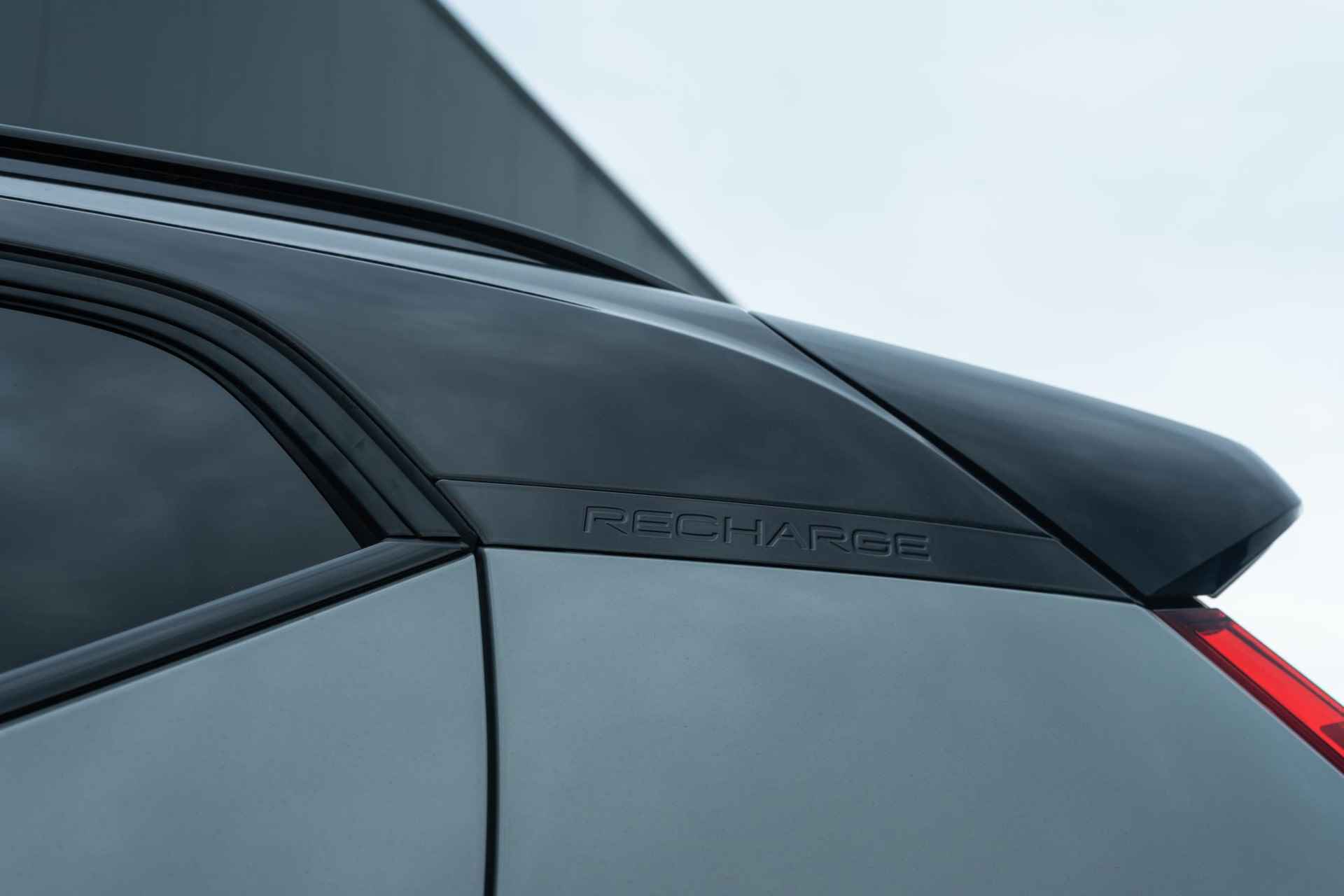 Volvo XC40 Single Motor Extended Range Ultimate | UIT VOORRAAD LEVERBAAR | Google | Schuif-/Kanteldak | Getint Glas | 360 Camera | Adaptieve Cruise | Warmtepomp | Keyless | Memory | Elek. Achterklep | 19" LM - 18/20