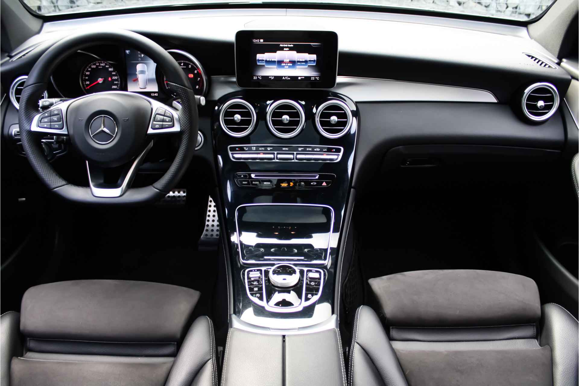 Mercedes-Benz GLC Premium + | Pano | Burmester | - 6/35