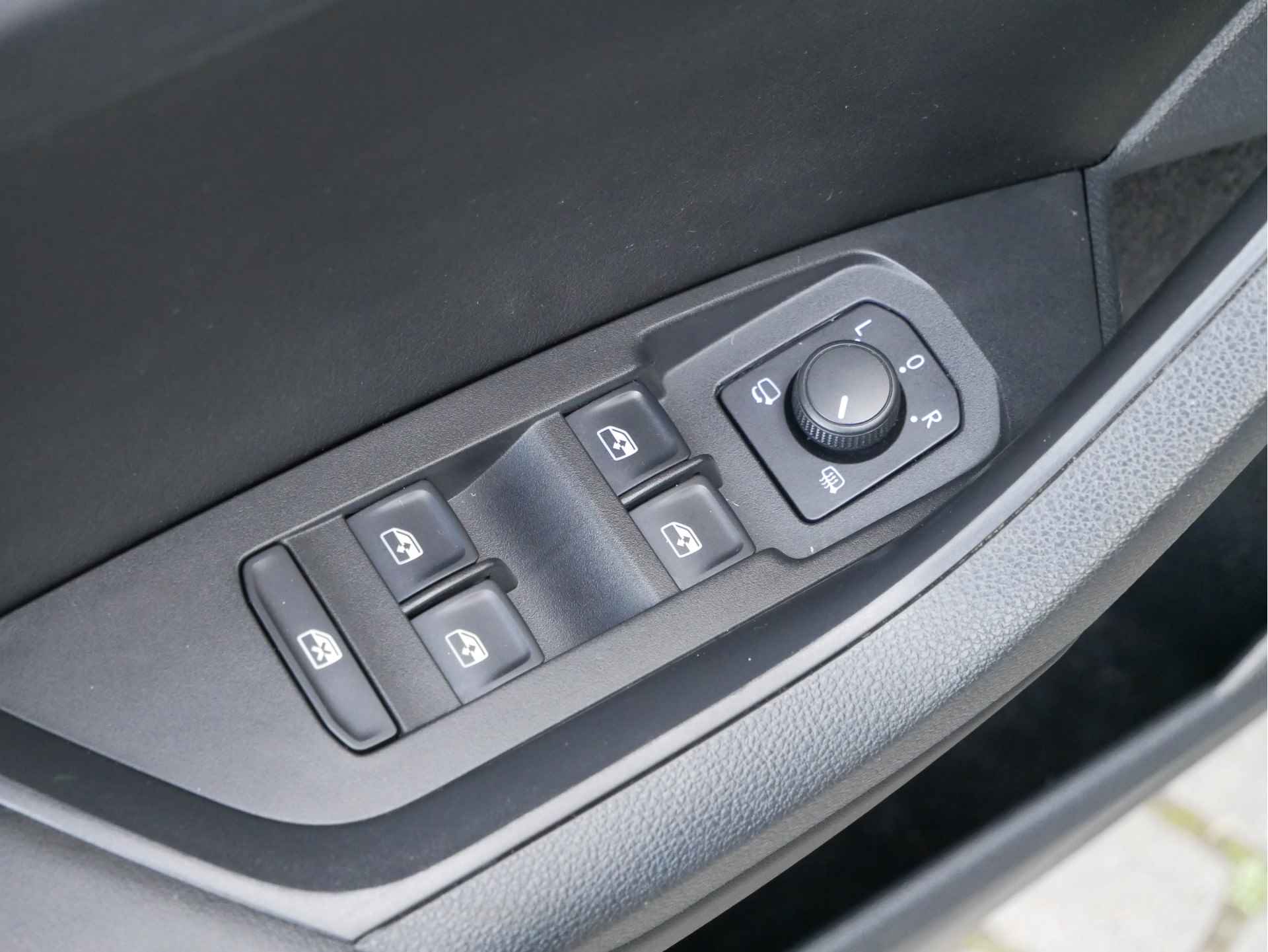 Škoda Kodiaq 1.5 TSI 150PK DSG Ambition Trekhaak | 4seizoenen banden| Stoelverwarming| Full LED | - 14/33