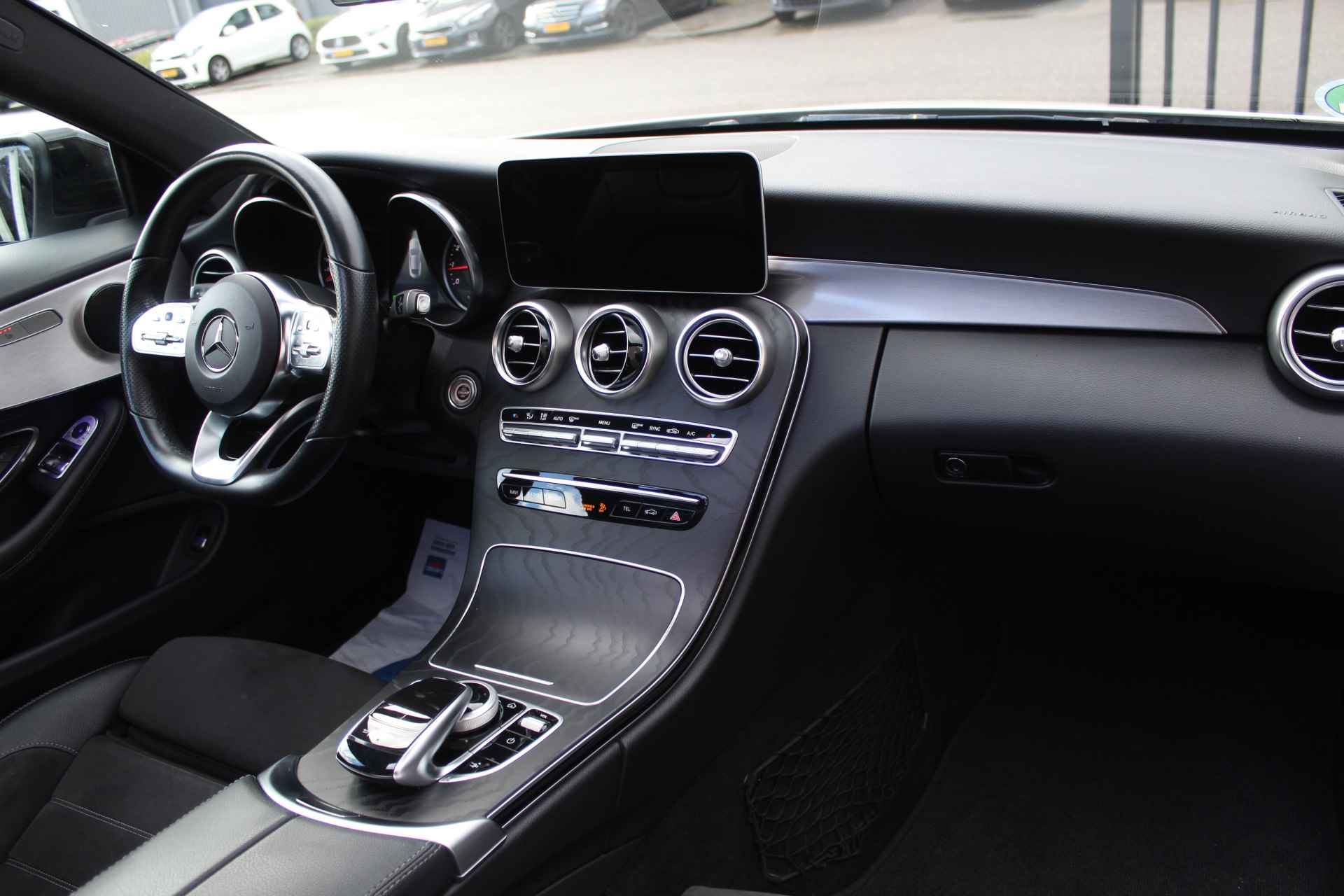 Mercedes-Benz C-Klasse Coupé 200 AMG Line Night Edition NIEUW MODEL Automaat Panoramadak/Sfeerverlichting/Apple Carplay/Achteruitrijcamera/Stoelverwarm - 2/25