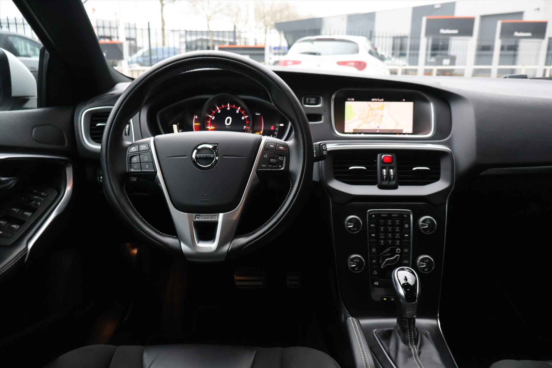 Volvo V40 1.5 T3 R-Design 152PK Geartronic | Pano |  Camera | LED | Cruise | Climate | Navi | Keyless - 6/42