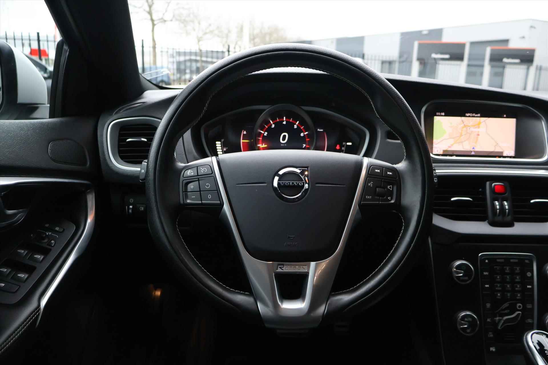 Volvo V40 1.5 T3 R-Design 152PK Geartronic | Pano |  Camera | LED | Cruise | Climate | Navi | Keyless - 20/42