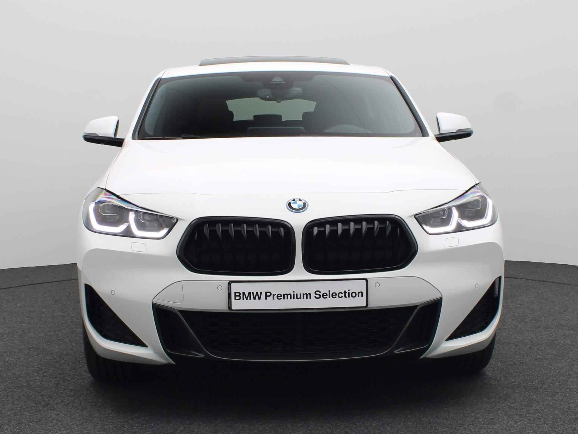 BMW X2 xDrive25e High Executive M Sportpakket / Panoramadak / Active Cruise Control / Head-Up Display / Harman Kardon / 19'' | Showroom Sale - 3/48