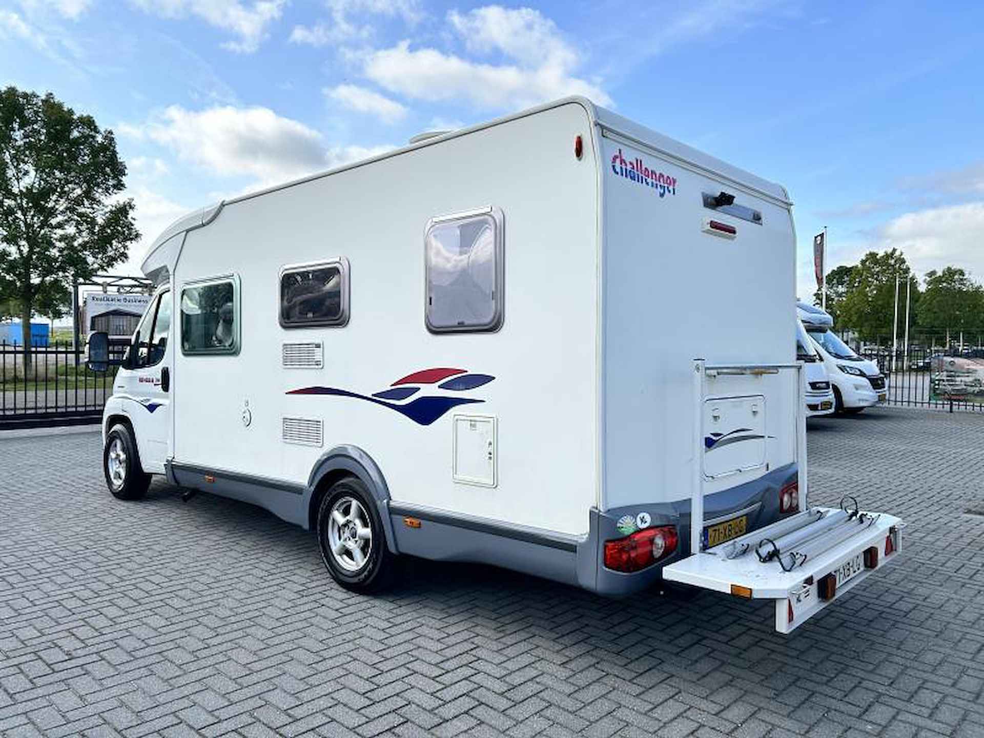 Challenger Genesis 38 vastbed/2xAirco/Euro-4 - 5/23