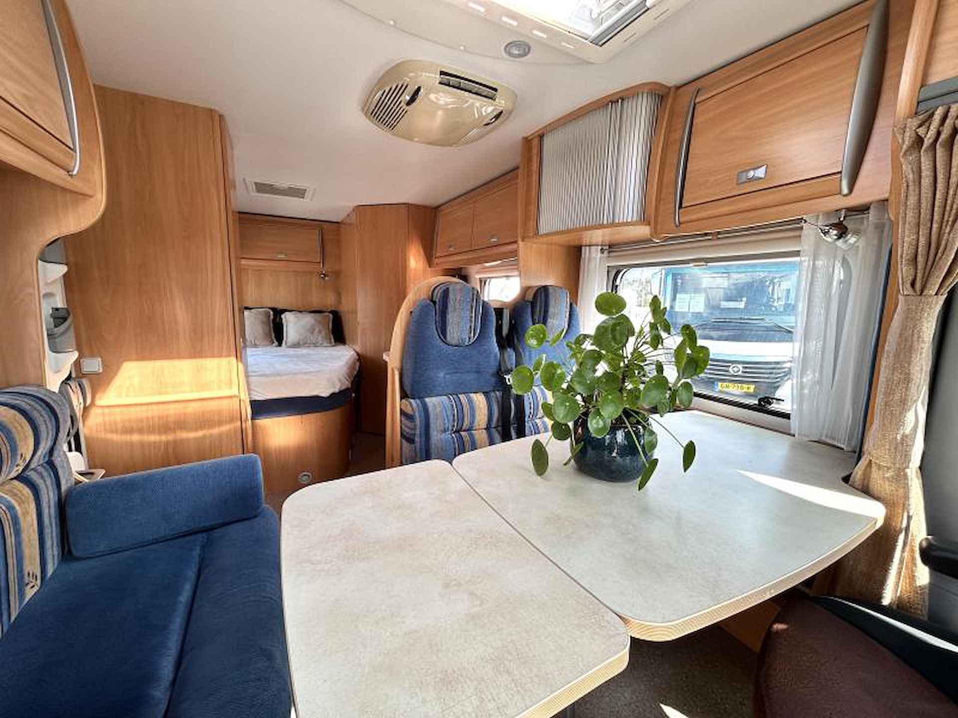 Challenger Genesis 38 vastbed/2xAirco/Euro-4 - 9/23