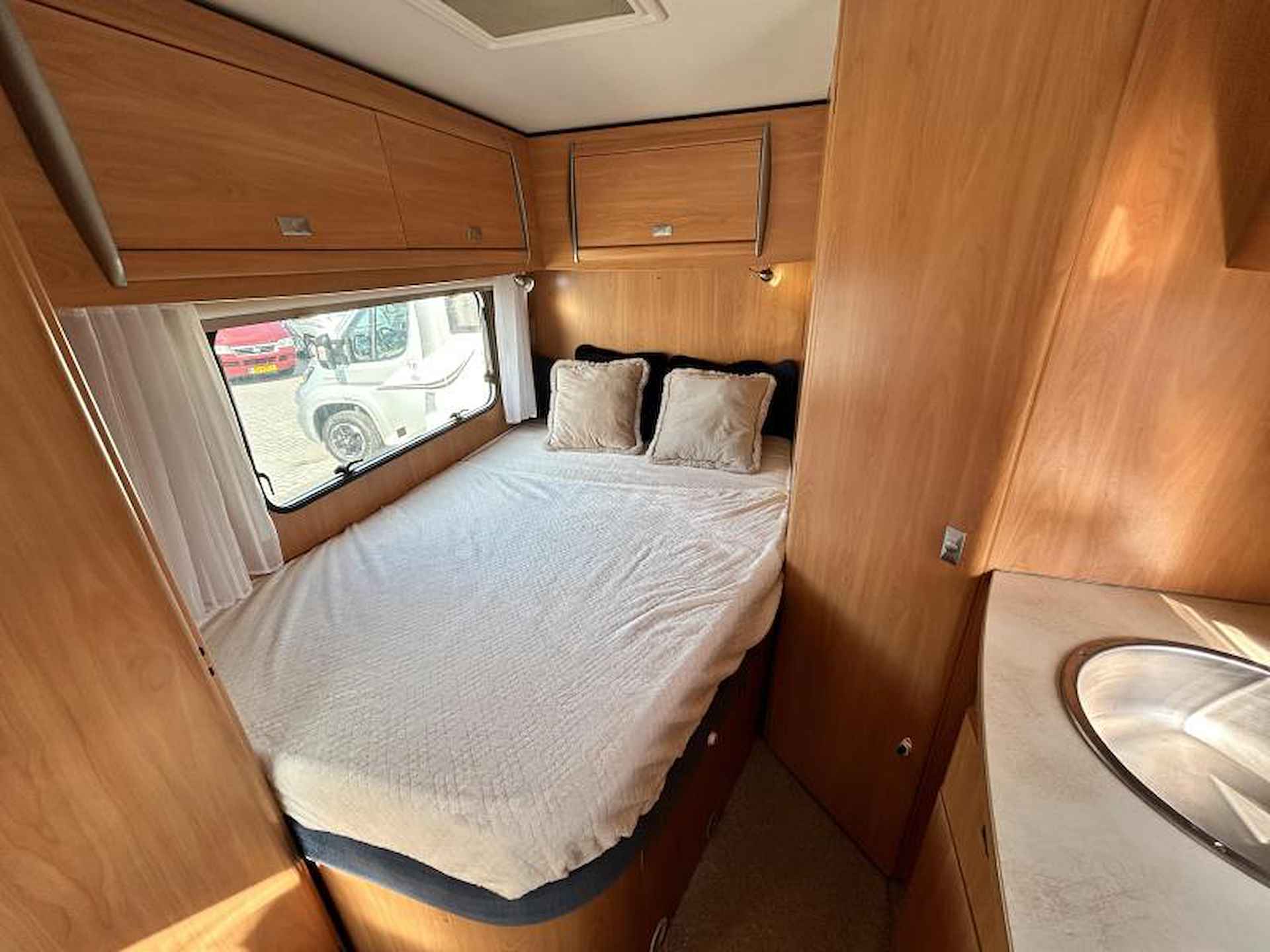 Challenger Genesis 38 vastbed/2xAirco/Euro-4 - 12/23