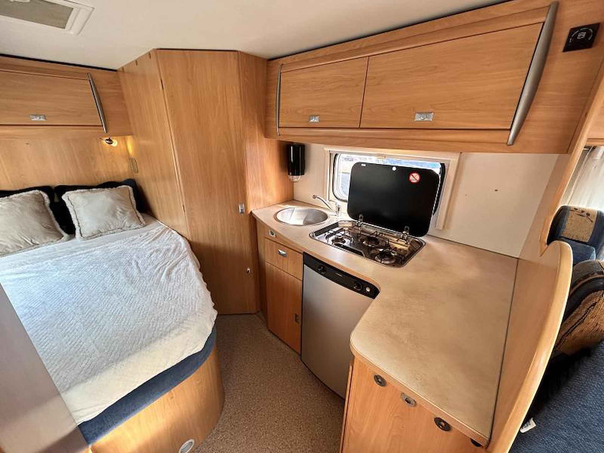 Challenger Genesis 38 vastbed/2xAirco/Euro-4 - 13/23