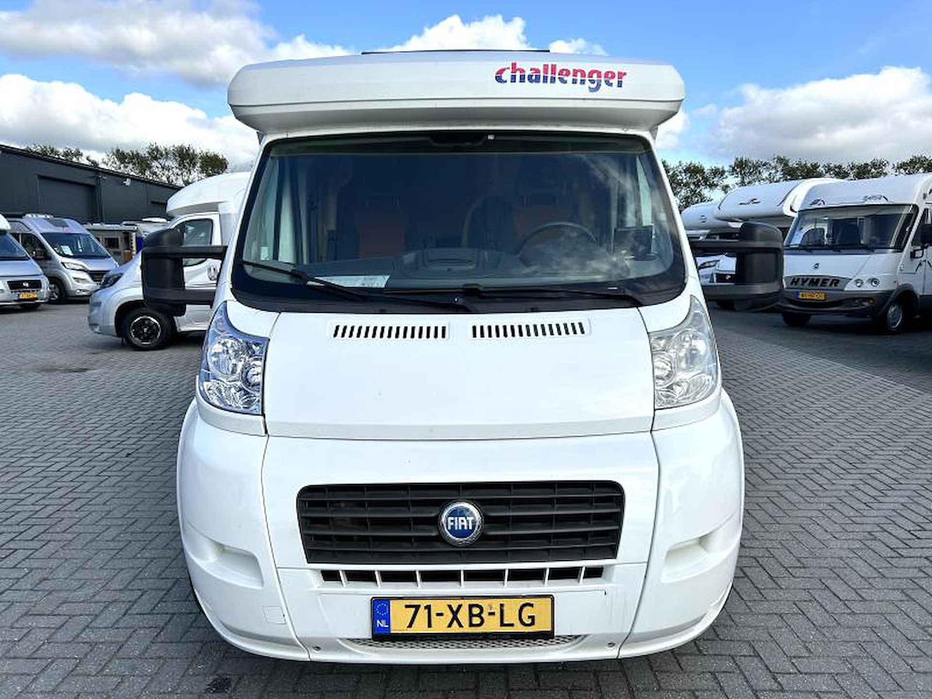 Challenger Genesis 38 vastbed/2xAirco/Euro-4 - 22/23