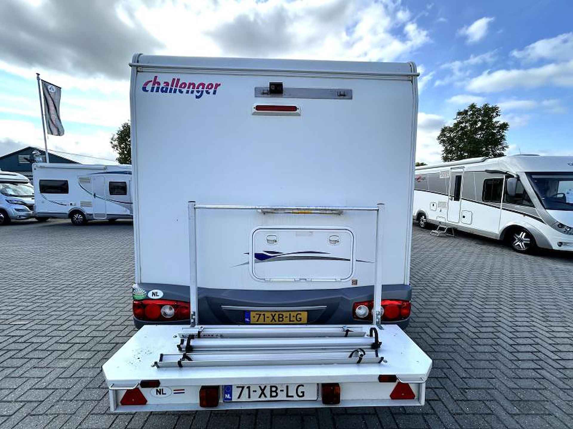 Challenger Genesis 38 vastbed/2xAirco/Euro-4 - 23/23