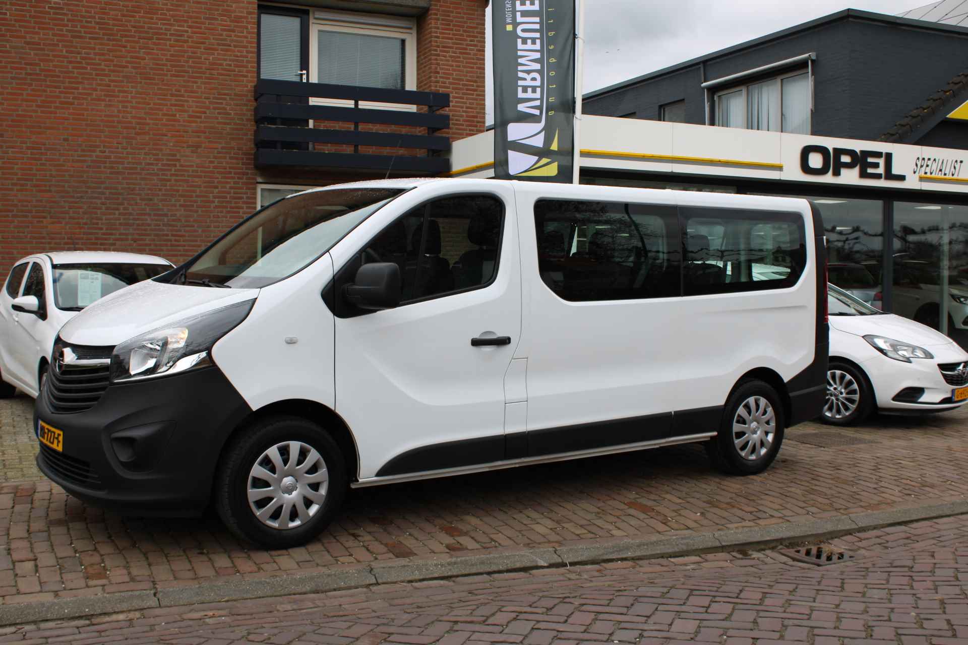 Opel Vivaro Combi 1.6 CDTi BiTurbo 125PK L2H1 9-Persoons + Airco/ Cruise/ Navi/ NL auto - 4/41