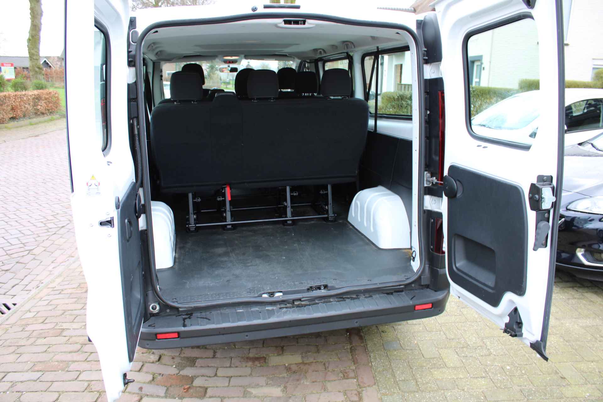 Opel Vivaro Combi 1.6 CDTi BiTurbo 125PK L2H1 9-Persoons + Airco/ Cruise/ Navi/ NL auto - 8/41