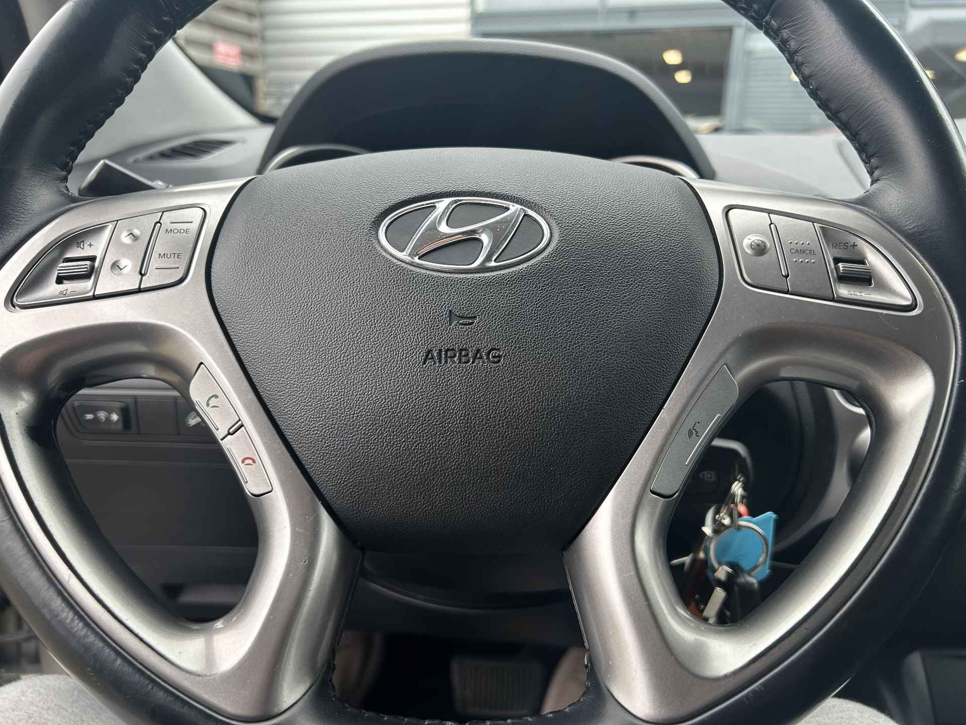 Hyundai ix35 2.0i Style Automaat | Rijklaarprijs! | Navi | Trekhaak 1.600kg | Climate Control | Cruise Control | Inclusief 12 mnd Bovag-Garantie! | - 10/20