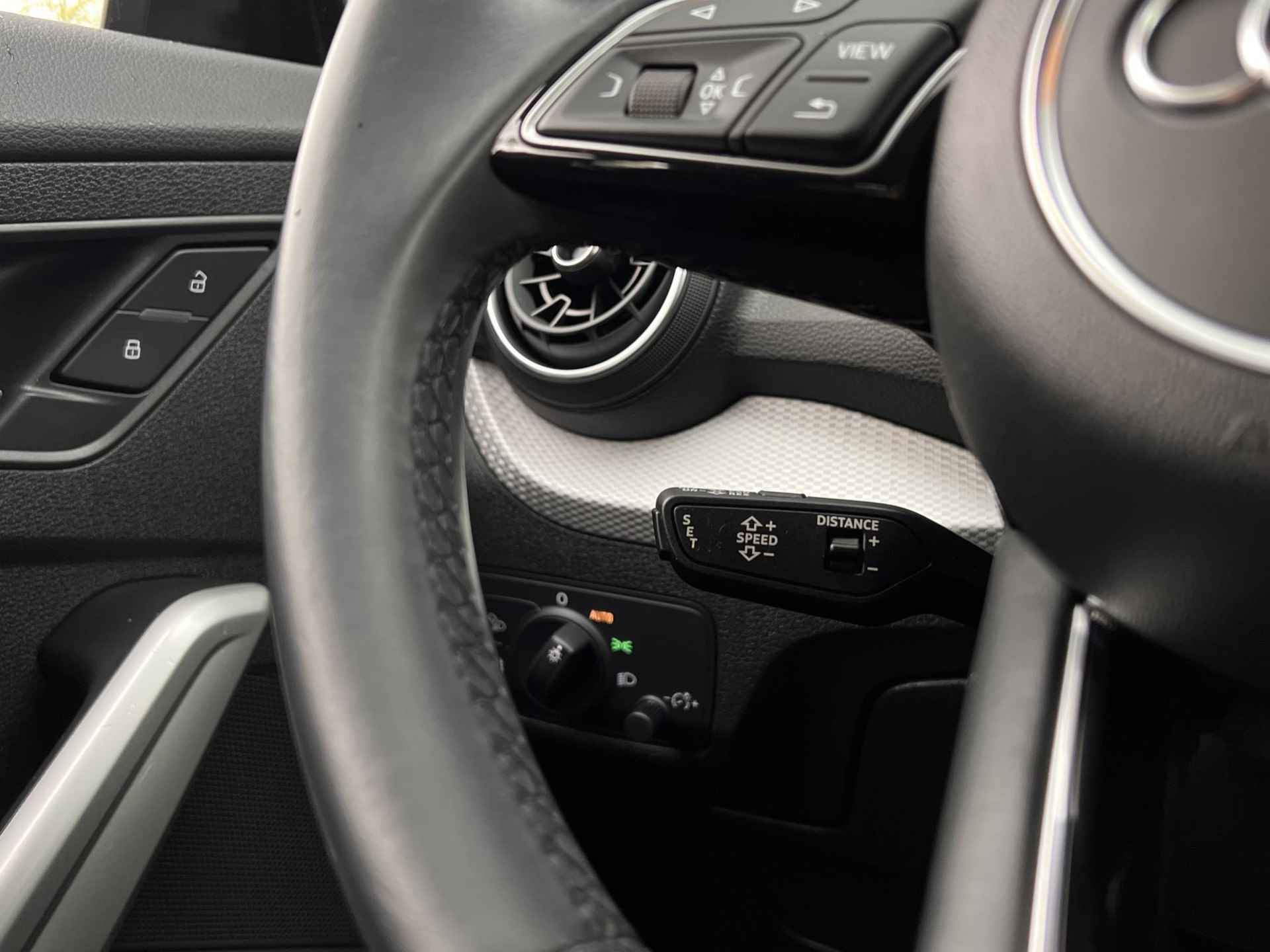 Audi Q2 30 TFSI Pro Line Adaptive Cruise l Stoelverwarming l CarPlay l Camera l 1e eigenaar - 8/18