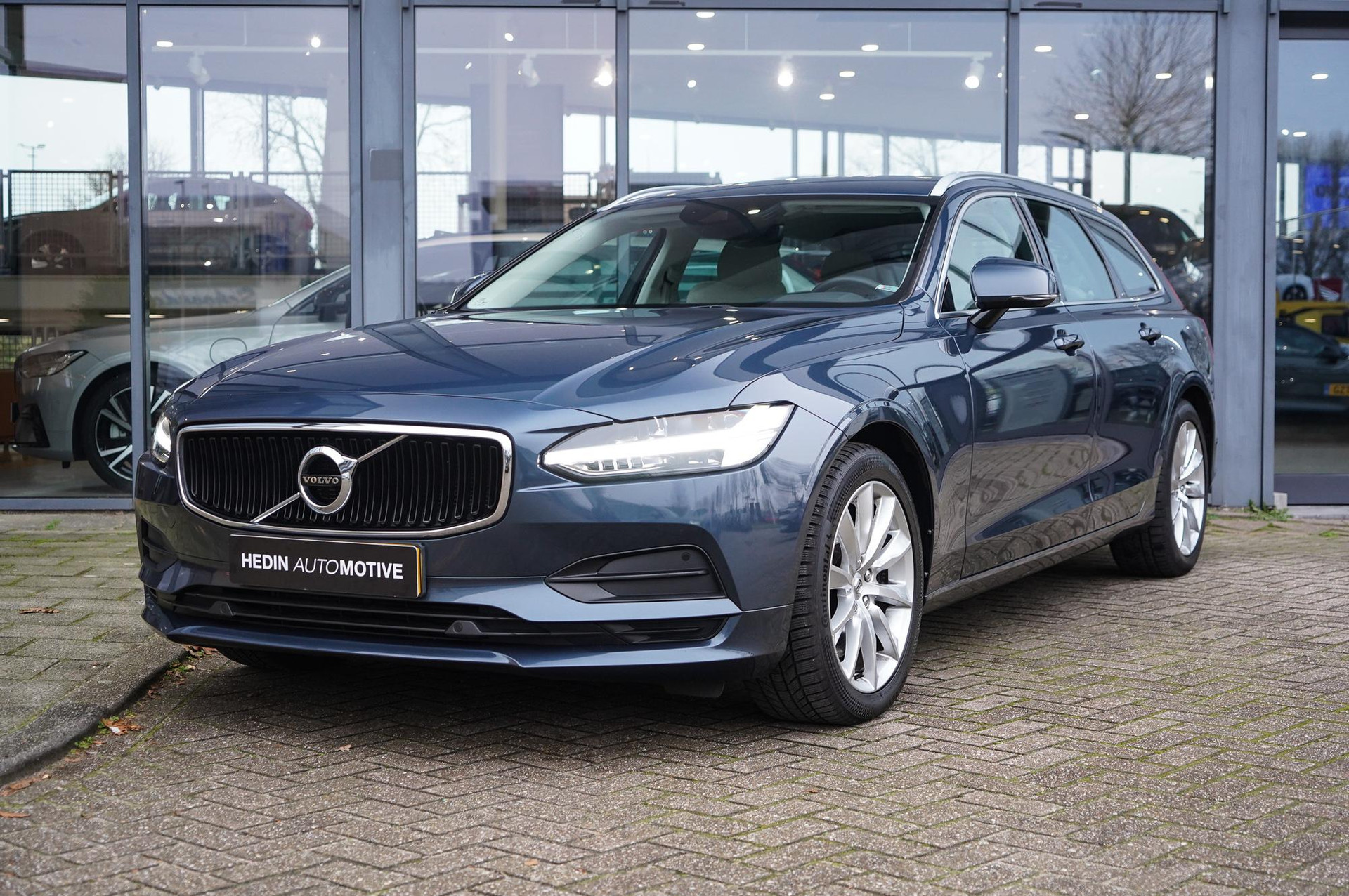 Volvo V90 2.0 T5 90th Anniversary Edition | Automaat | Blond leder | Elektrische achterklep | Stoelverwarming | Apple Carplay | Dealer onderhouden