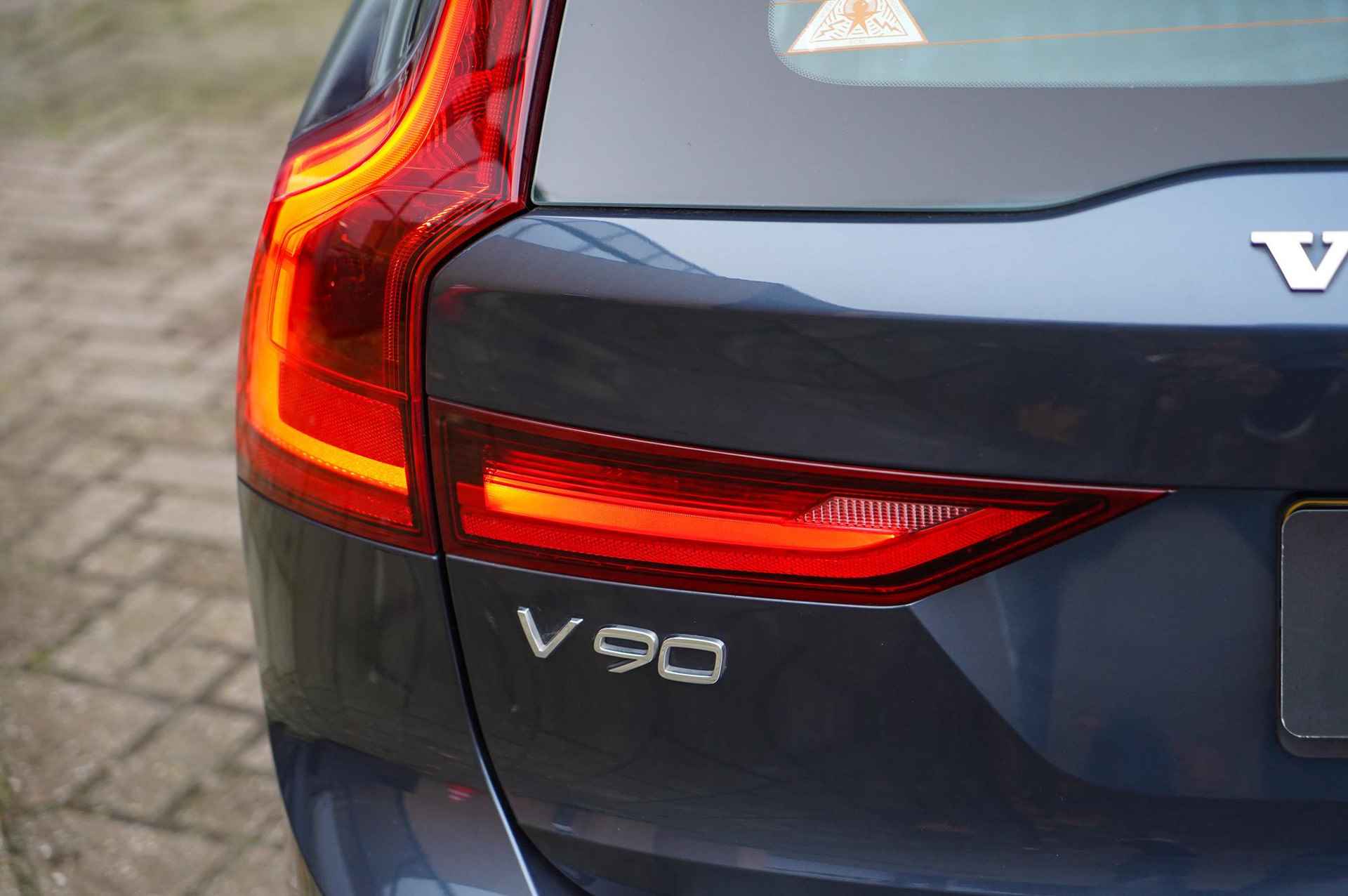 Volvo V90 2.0 T5 90th Anniversary Edition | Automaat | Blond leder | Elektrische achterklep | Stoelverwarming | Apple Carplay | Dealer onderhouden - 8/28